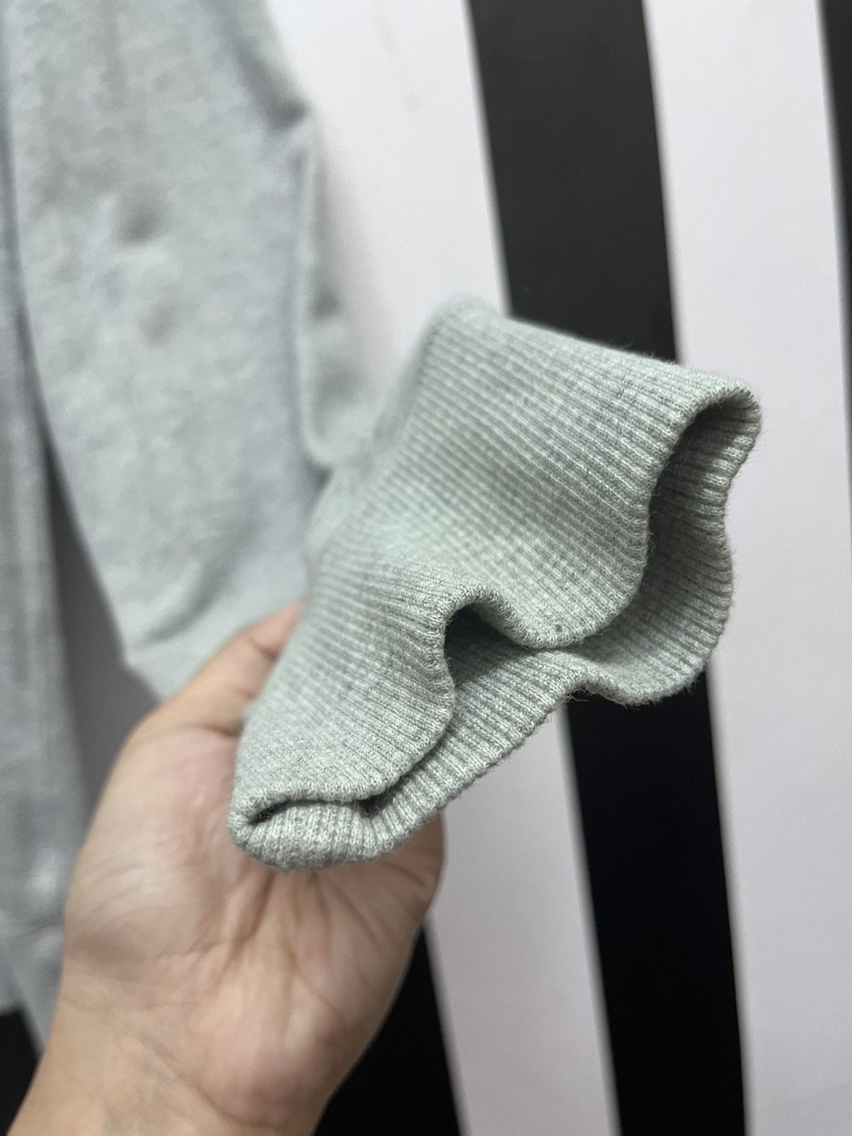 Kaws × Uniqlo KAWS x Uniqlo x Sesame Street Trash Can Outline Sweatshirt Size US M / EU 48-50 / 2 - 6 Thumbnail