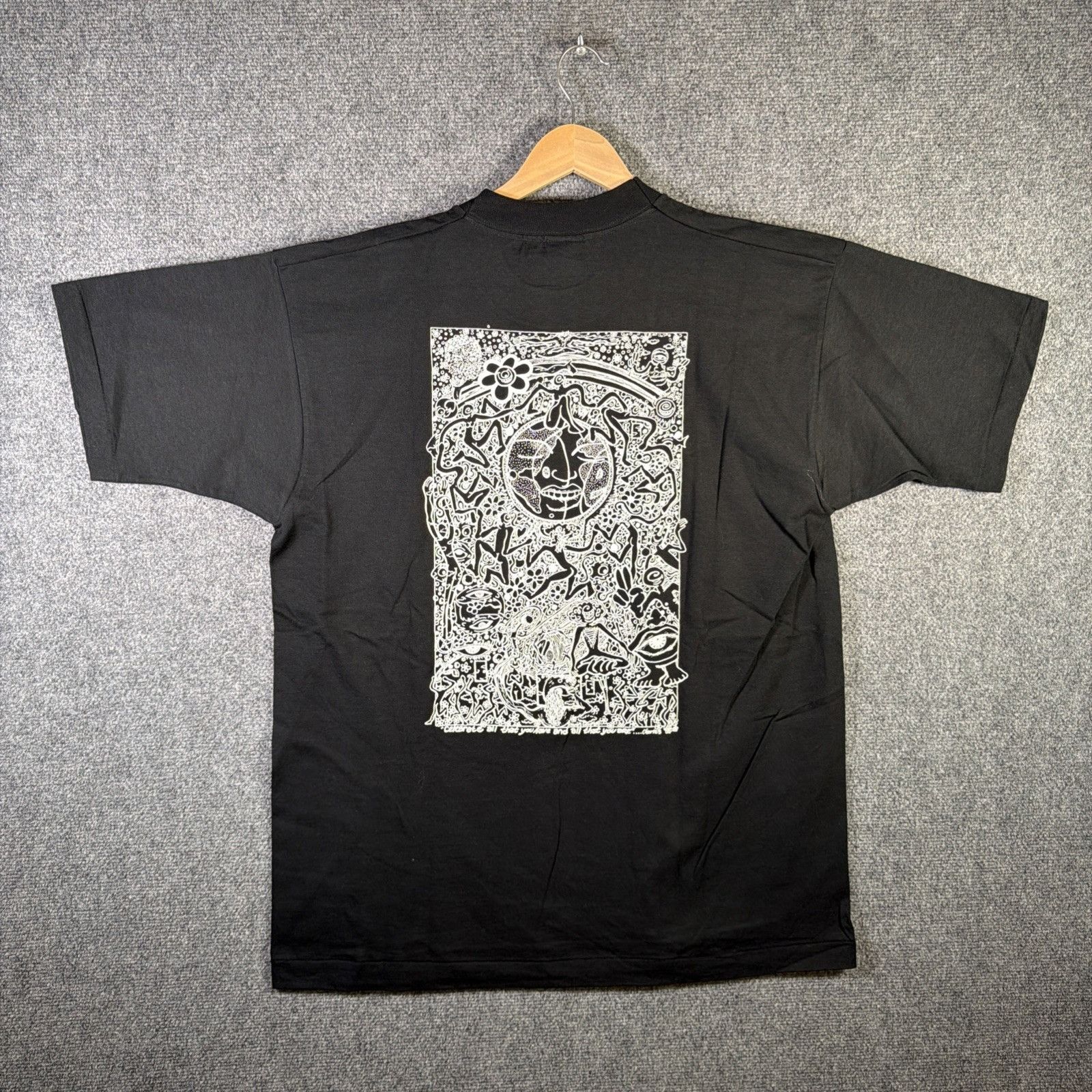 Fruit Of The Loom Vintage Earth Shirt XL Black 90s Planet Love Art Abstract Size US XL / EU 56 / 4 - 7 Thumbnail