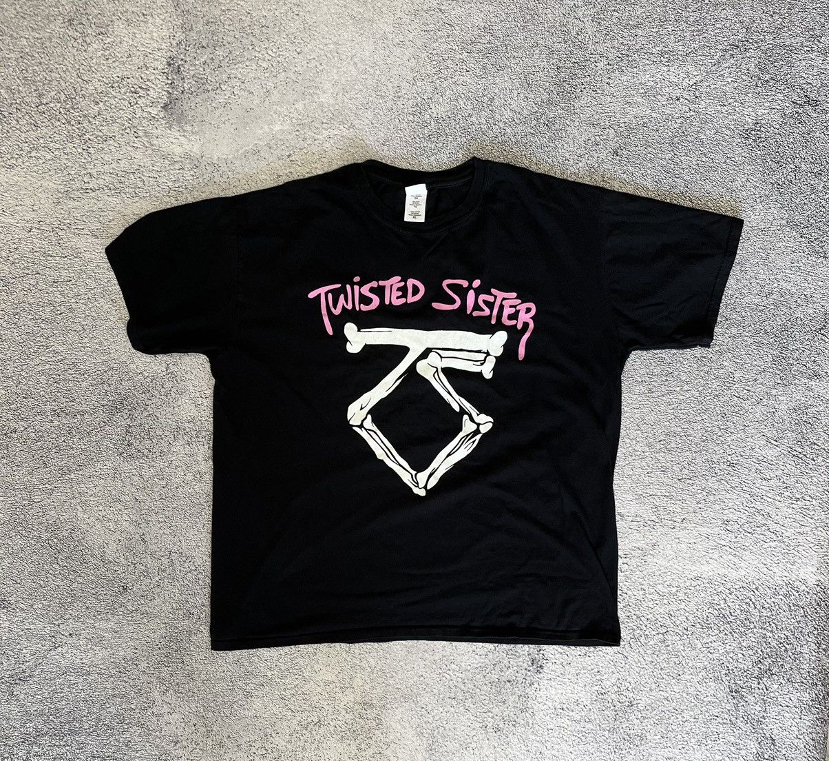 Band Tees Gildan Men’s T- Shirt Vintage Twisted Sister 2008 Big Logo Size US XL / EU 56 / 4 - 1 Thumbnail