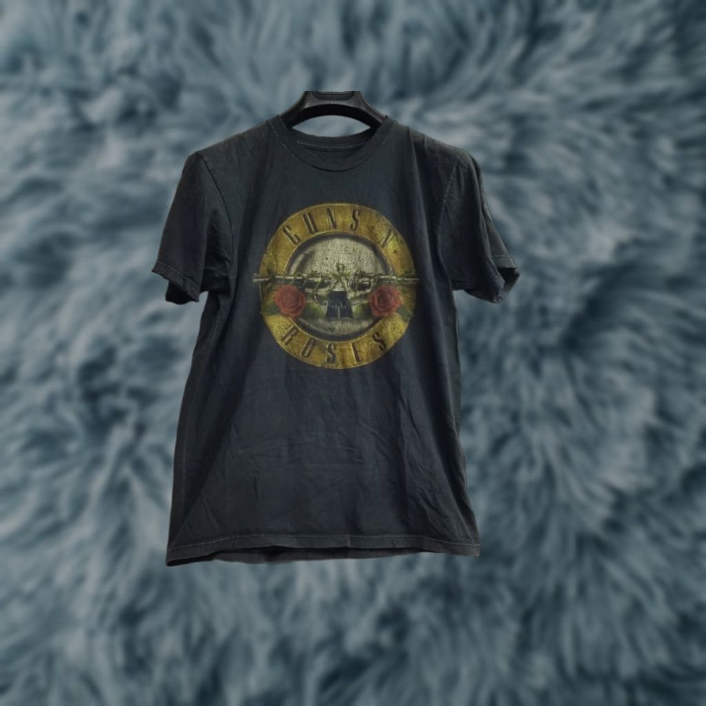 Vintage Guns and Roses T-Shirt Black Distressed Short Sleeve Small Unisex Adults Tee Shirt Rock Music Pattern Logo Regular Fit Men Women Mens Womens Size US S / EU 44-46 / 1 - 1 Thumbnail