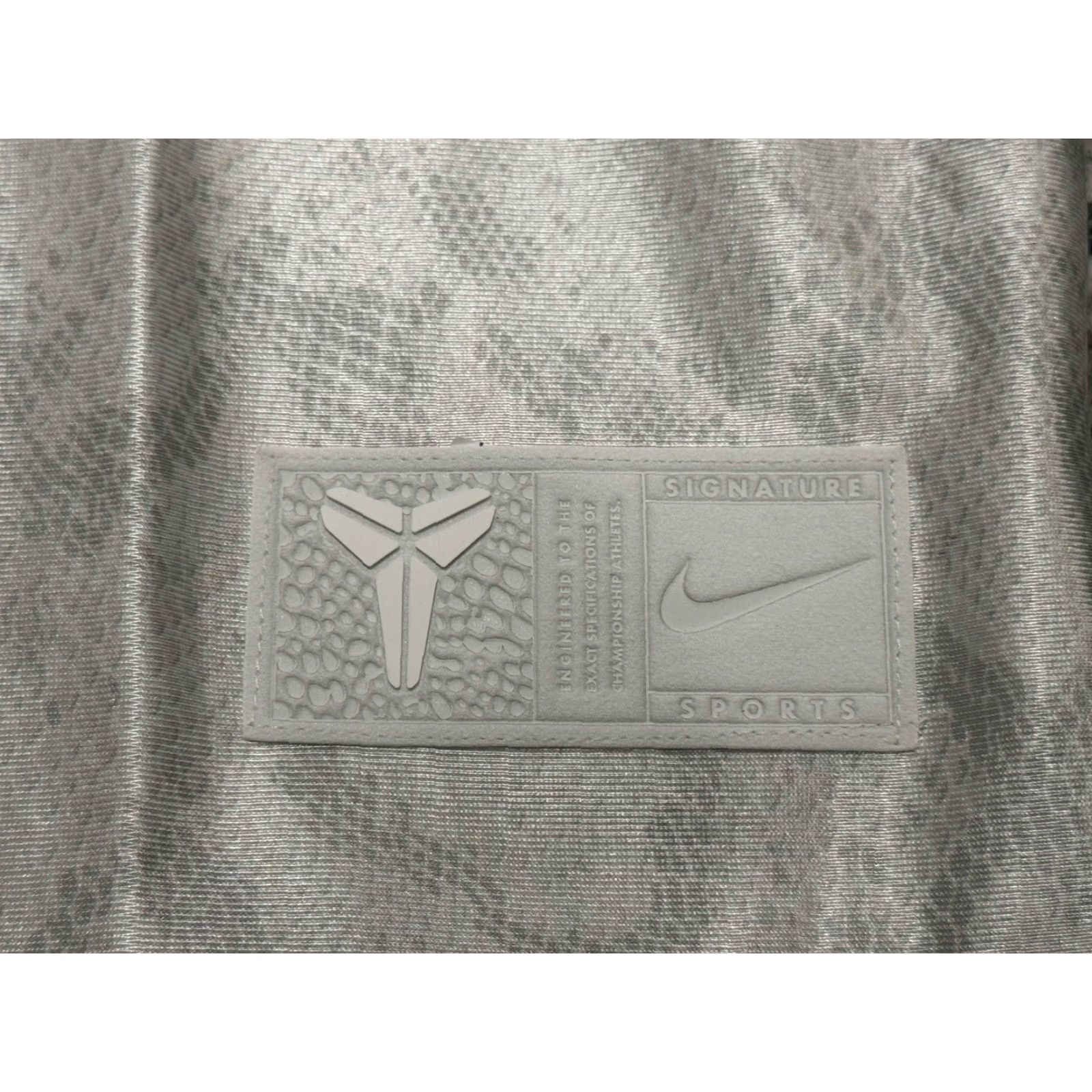 Nike NWT Nike Kobe Bryant Mamba Reversible Basketball Jersey Dri-Fit Tank Top Sz M Size US M / EU 48-50 / 2 - 2 Thumbnail