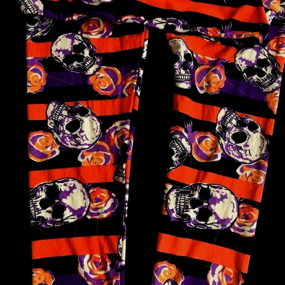 Vintage LulaRoe Halloween Leggings Tall Curvy 32 inch Skull Floral T Size 32" / US 10 / IT 46 - 4 Thumbnail