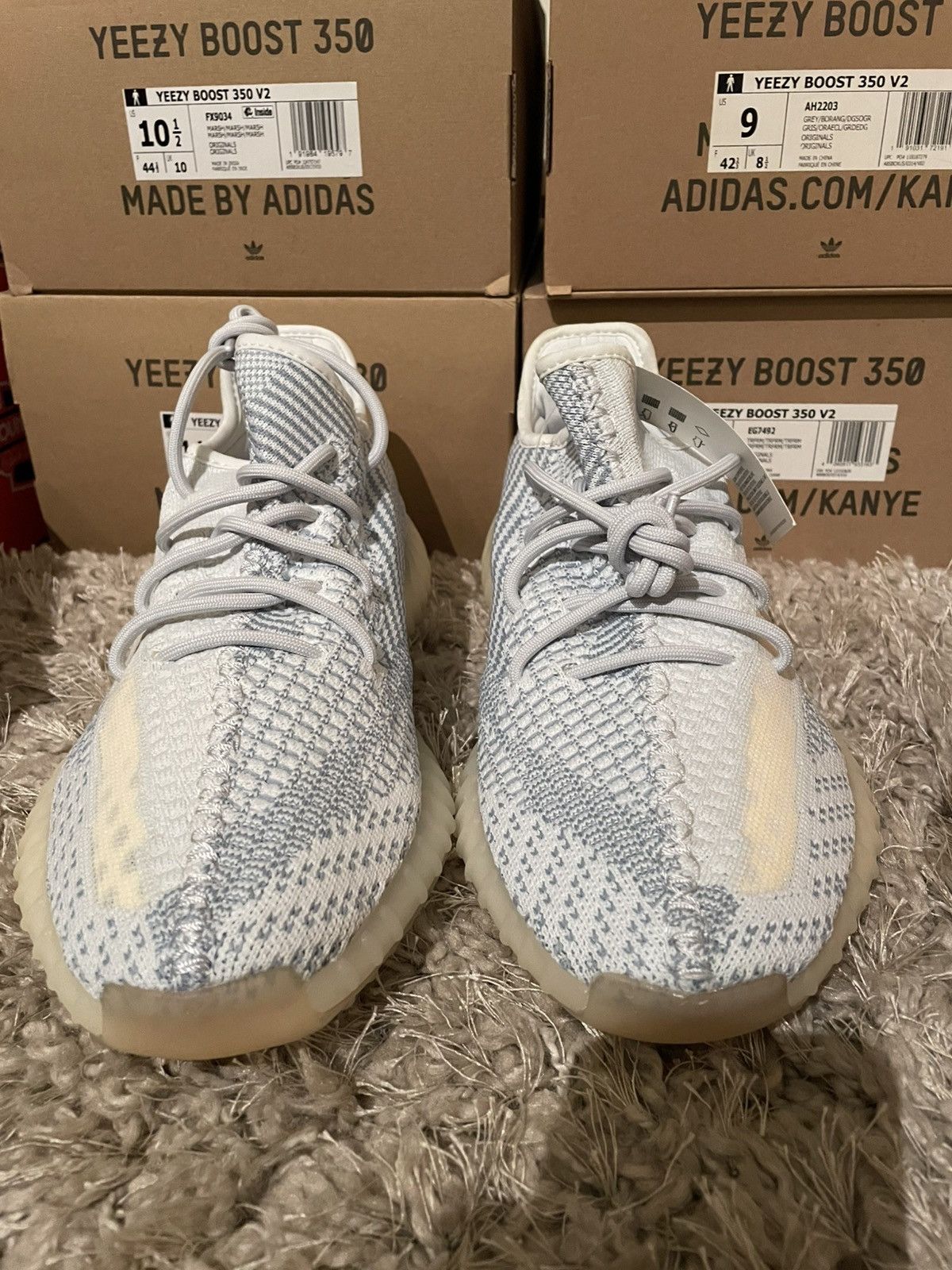 Yeezy Yeezy 350 V2 Clout White Non-Reflective Size US 10.5 / EU 43-44 - 4 Thumbnail