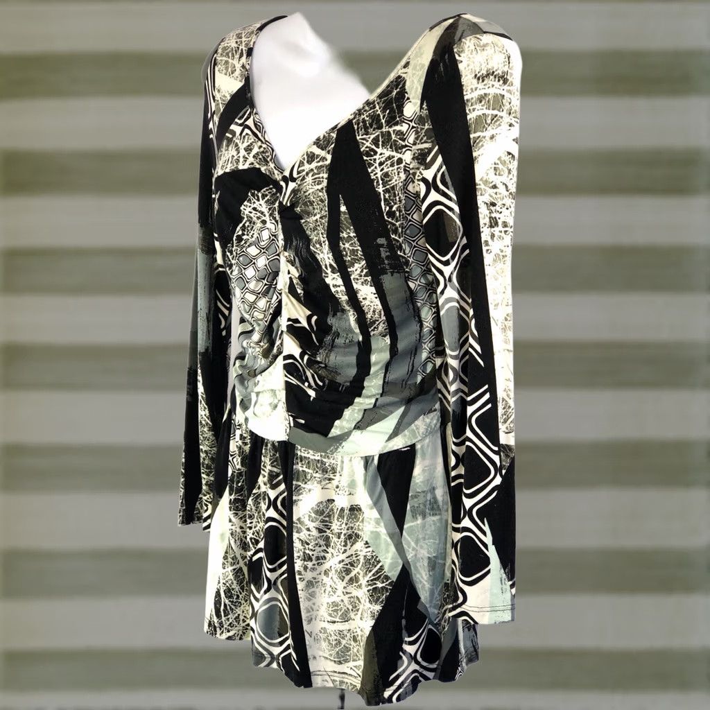 Vintage Lynn Ritchie Tunic XS Blk/Green V-Neck Long Sleeve Geometric Bohemian Goth Whimsigoth Ruched Pleated Skater Hem Shirt Blouse Size XS / US 0-2 / IT 36-38 - 1 Thumbnail