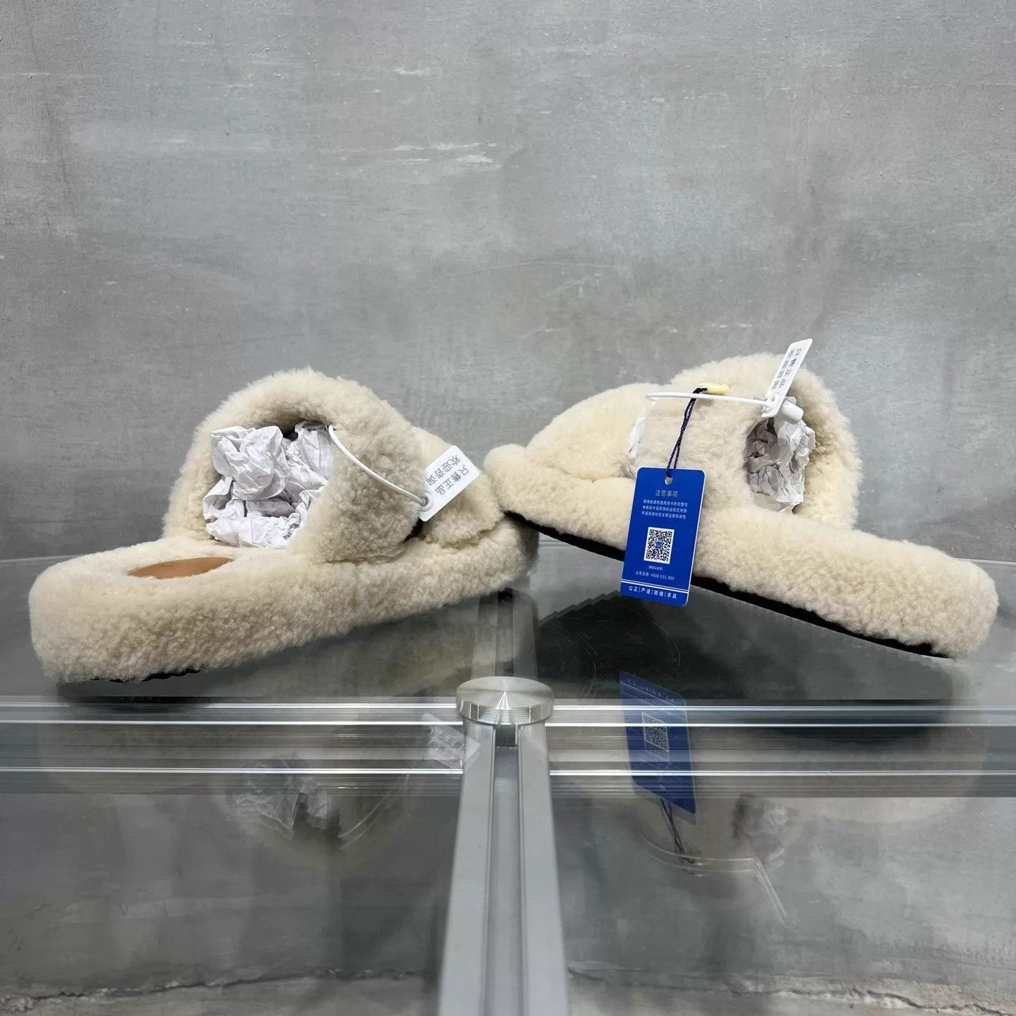 Celine Celine Triomphe Plush Slippers Cream 38 Size US 7.5 / IT 37.5 - 5 Thumbnail