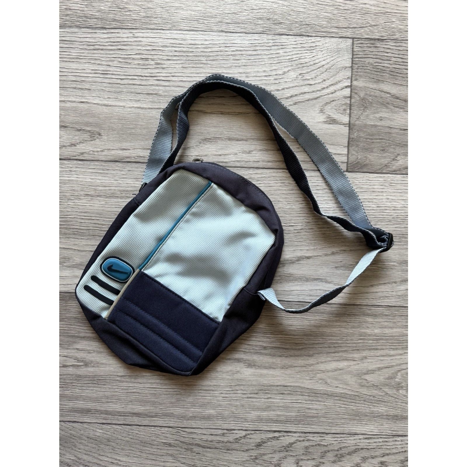Nike VINTAGE Nike 2000'S SHOULDER BAG Crossbody OS Unisex Adults Blue Polyester 2000 NIKE 2000 Size ONE SIZE - 2 Thumbnail