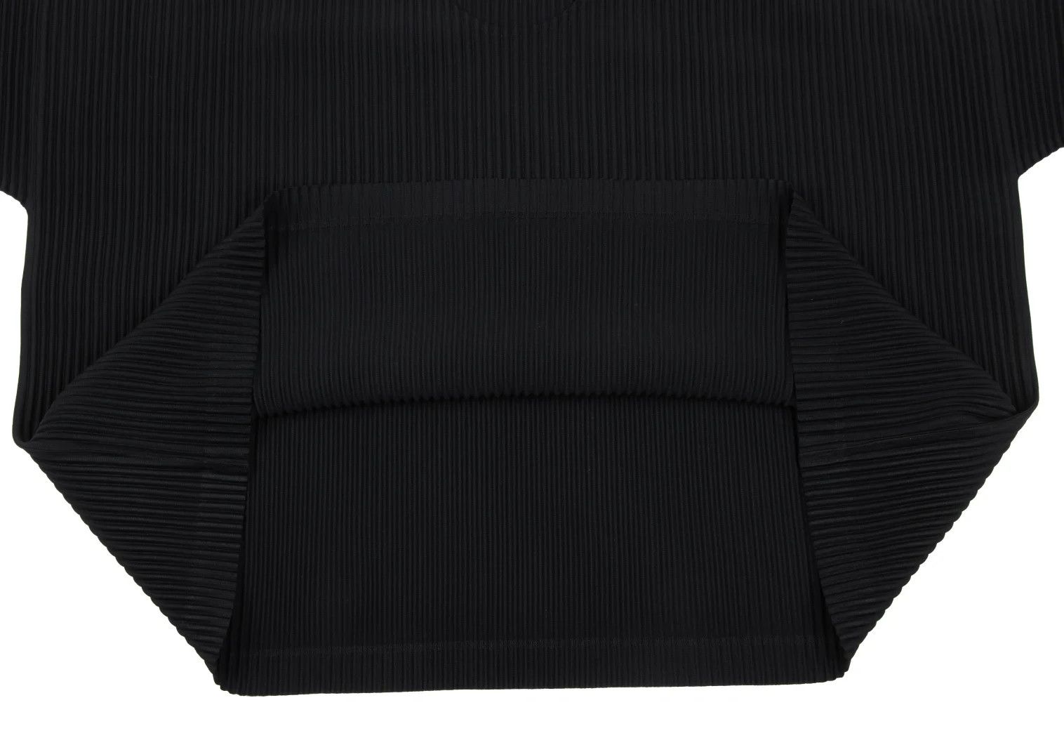 Issey Miyake Pleats Wide Short Sleeve T-Shirt in Black Size US L / EU 52-54 / 3 - 7 Thumbnail