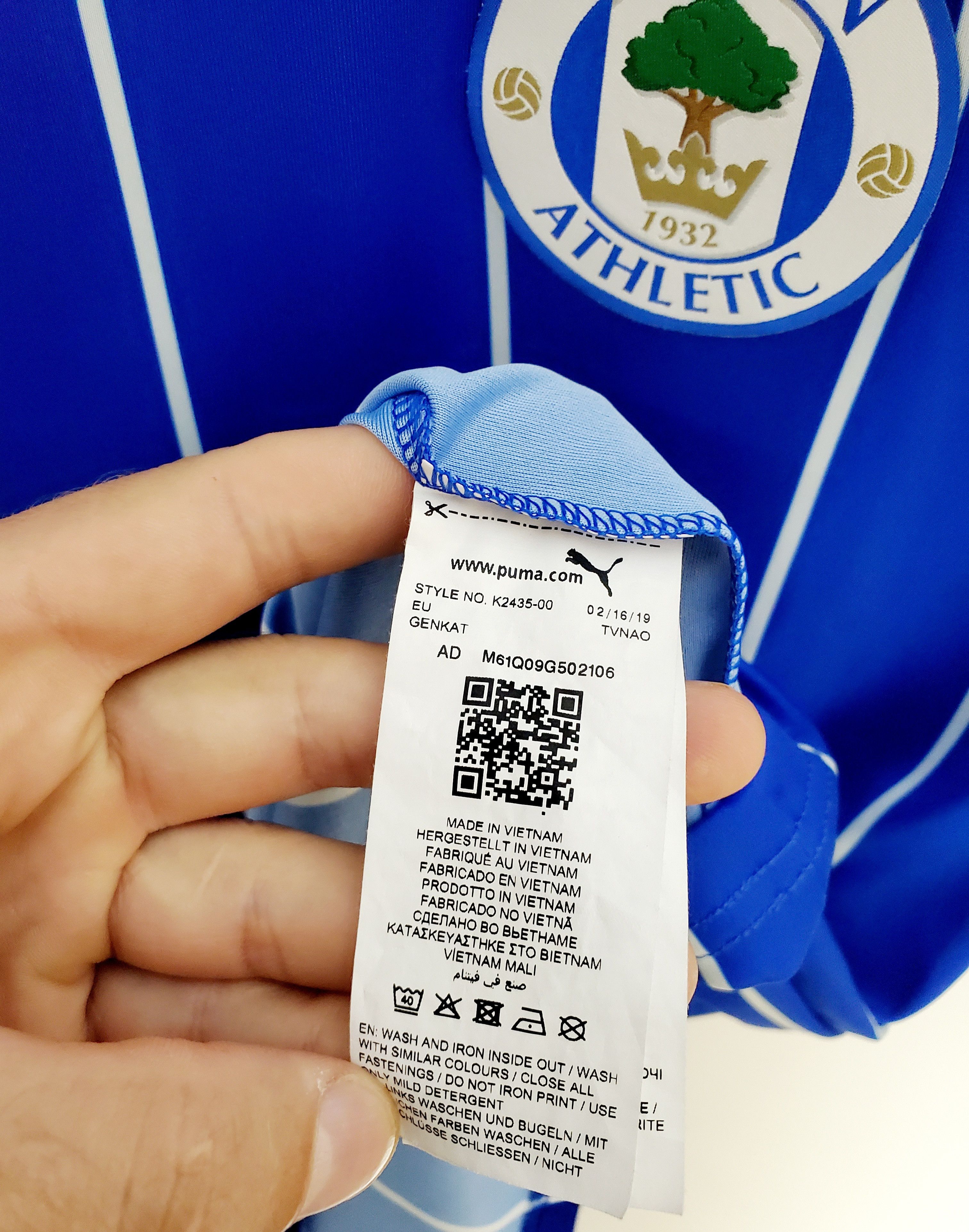 Puma Wigan Athletic Home soccer jersey 2019/20 New condition L Size US L / EU 52-54 / 3 - 4 Thumbnail