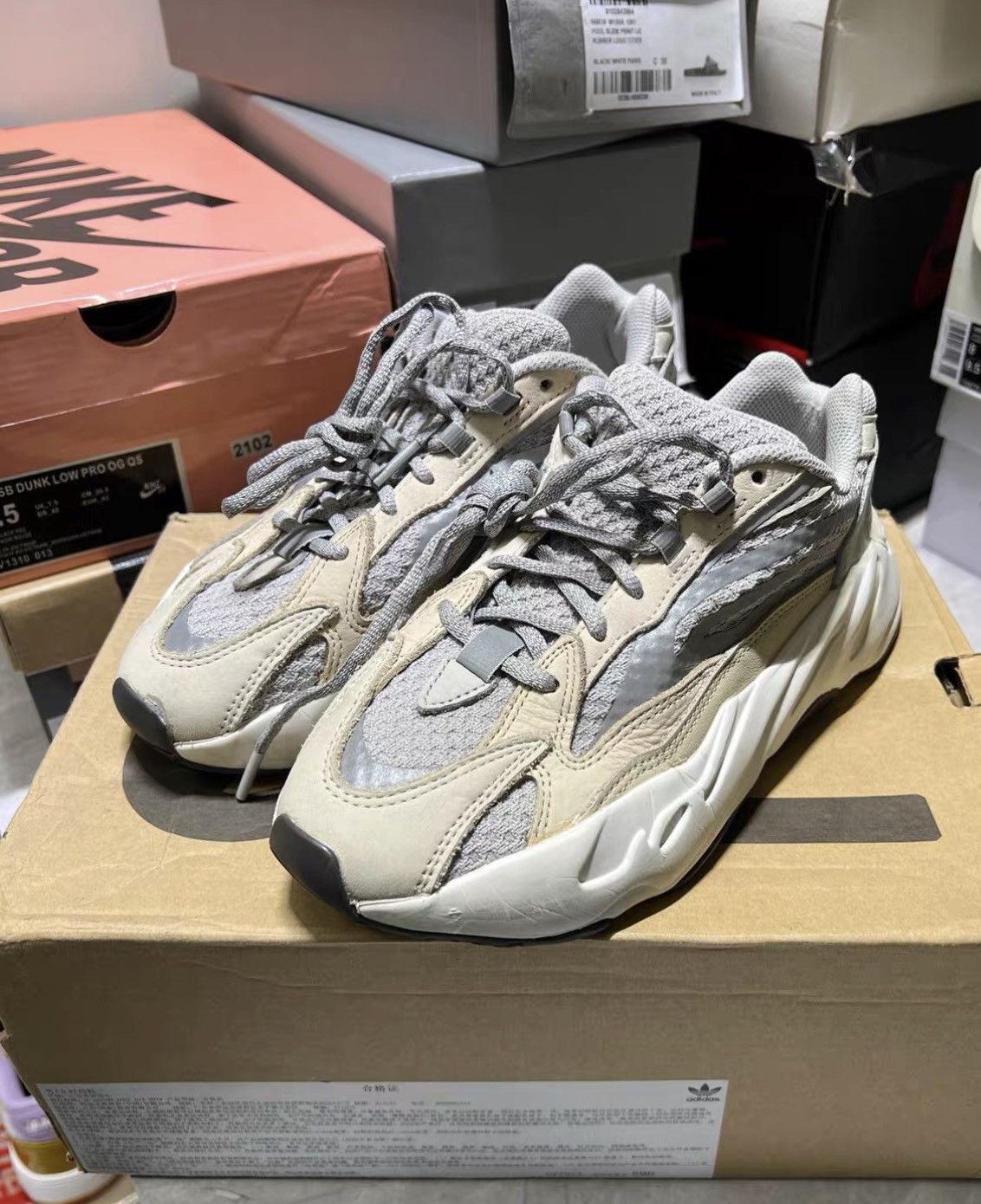 Yeezy Yeezy 700 Cream Grey J42 Size US 6.5 / IT 36.5 - 3 Thumbnail