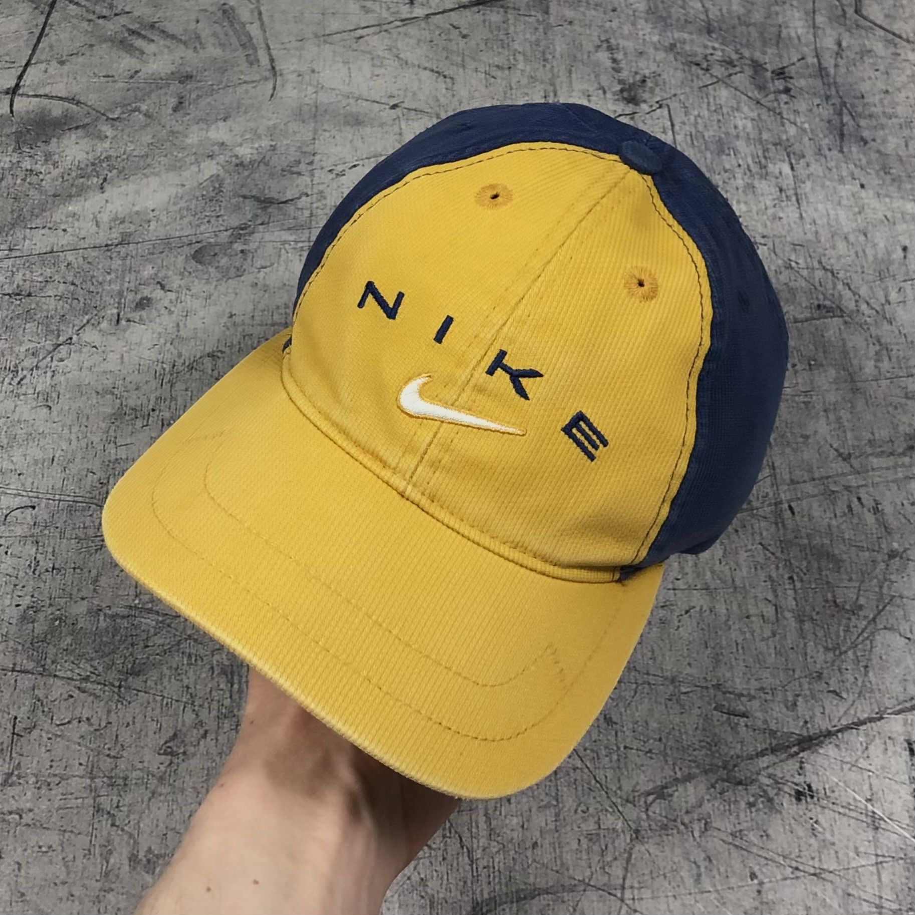 Nike Rare 90s Nike Centre logo Double Colour Vintage Cap Size ONE SIZE - 3 Thumbnail