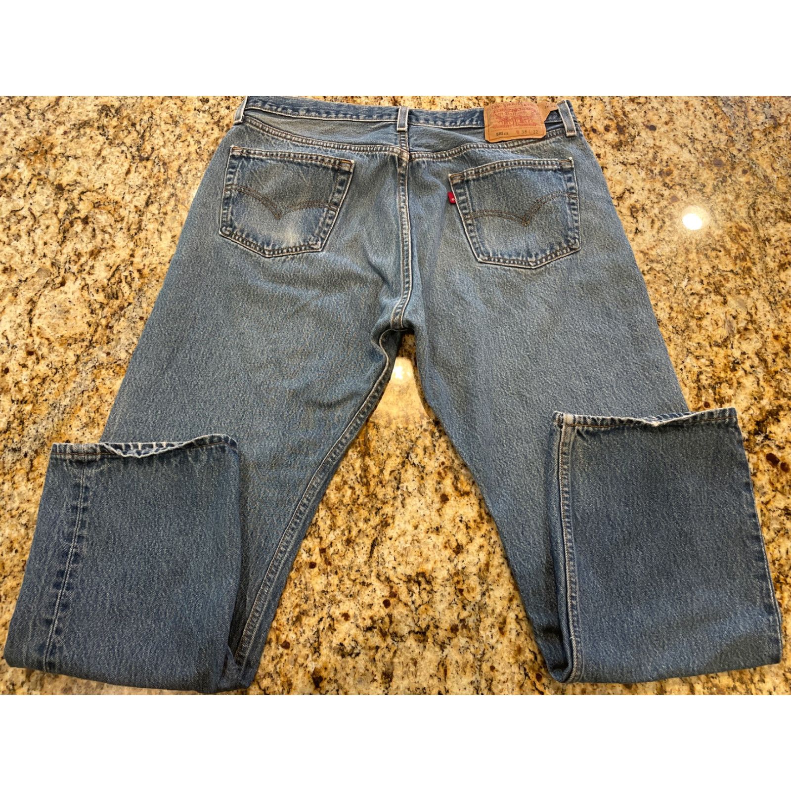 Levi's VINTAGE Levi's 501XX Jeans Mens Denim Button Fly 34x32 Mid Blue Wash 1980s USA Size US 38 / EU 54 - 3 Thumbnail