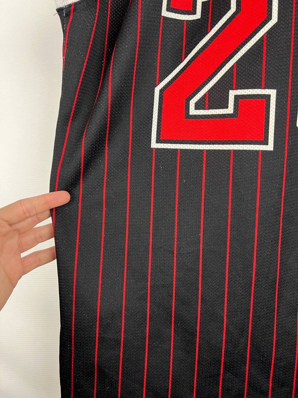 Champion Jordan Chicago Bulls Champion vintage jersey size M Size US M / EU 48-50 / 2 - 13 Thumbnail
