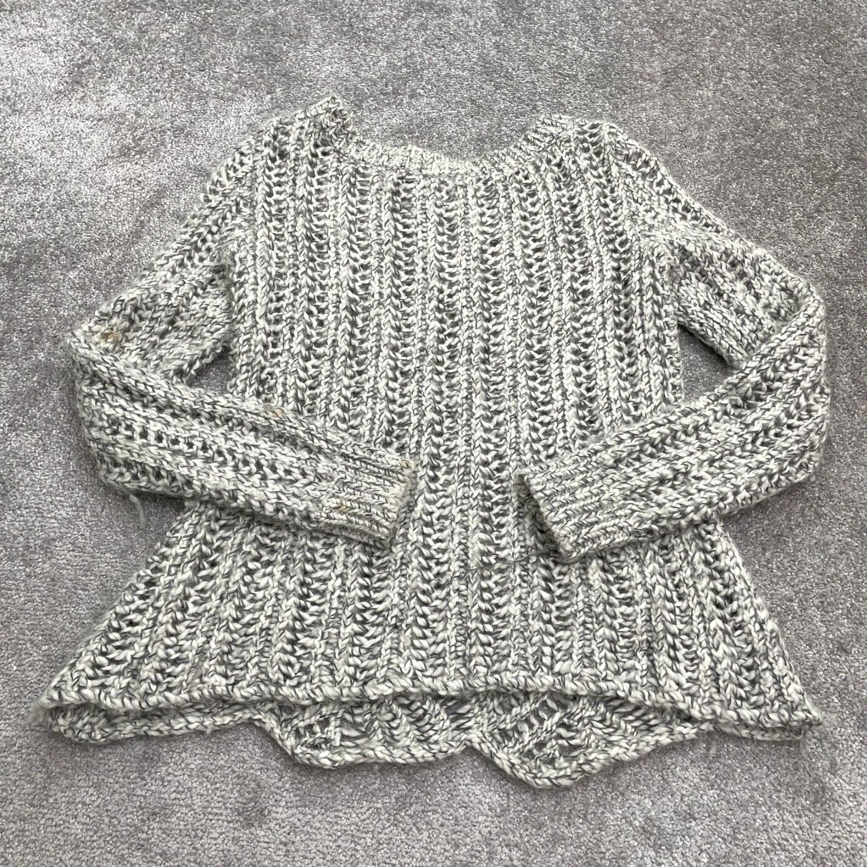 Loft LOFT Ann Taylor Crochet Pullover Sweater Women Medium Gray Round Neck Open Knit Size M / US 6-8 / IT 42-44 - 2 Thumbnail