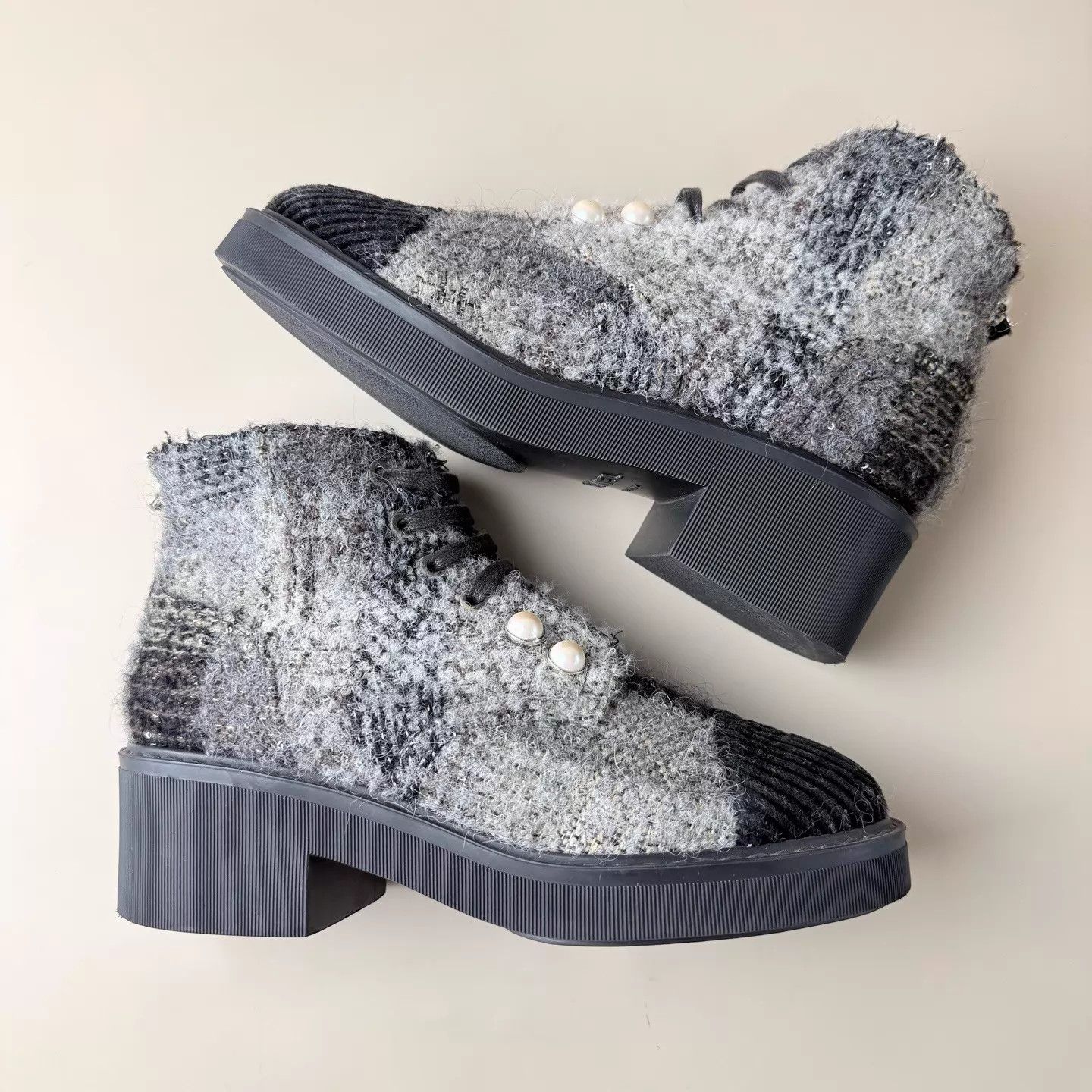 Chanel CHANEL black gray pearl CC woven short boots 37.5 EU 99 new Size US 7 / IT 37 - 5 Thumbnail