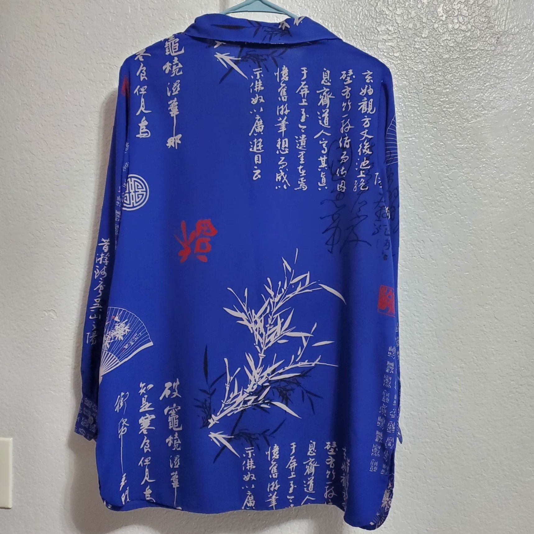 Vintage VINTAGE Yi Lin Blouse Women M Blue White Asian Calligraphy Floral Collared Long Sleeve Button Down Size M / US 6-8 / IT 42-44 - 2 Thumbnail