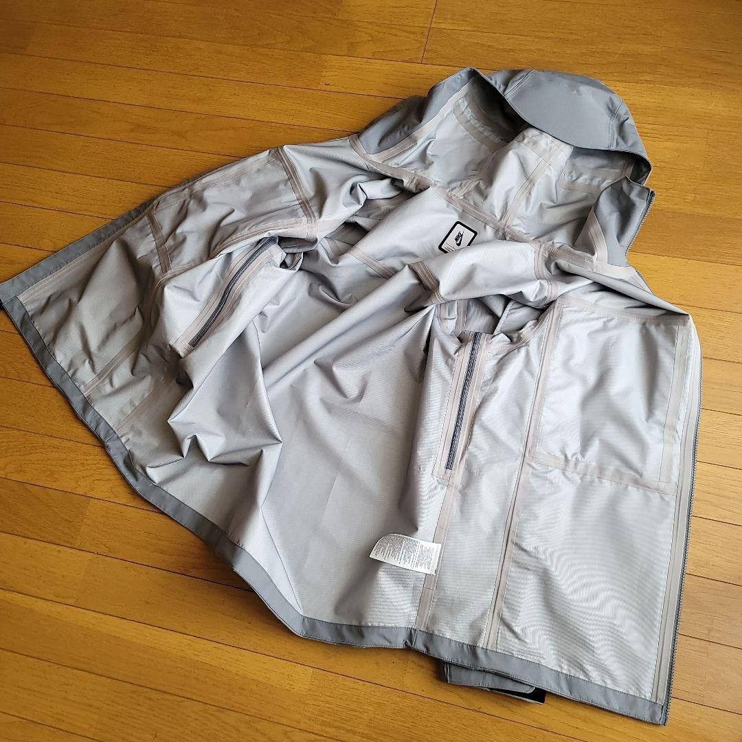 Nike Men’s Nike Lab Collection Wet Reveal Jacket Cool Grey Size US L / EU 52-54 / 3 - 5 Thumbnail