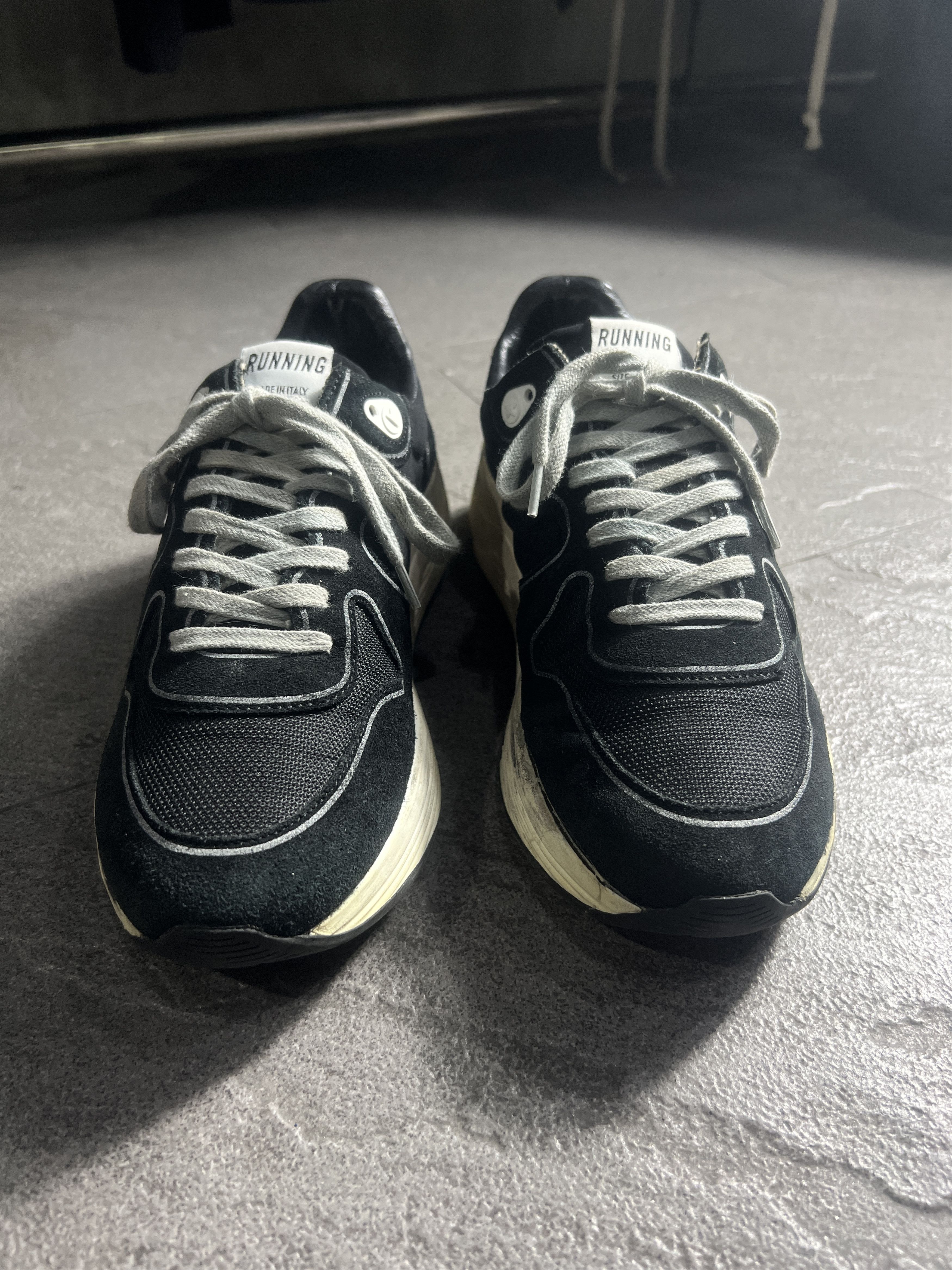 Golden Goose Golden Goose Running Sole Black Silver Star Size 39 Size US 9 / IT 39 - 2 Thumbnail
