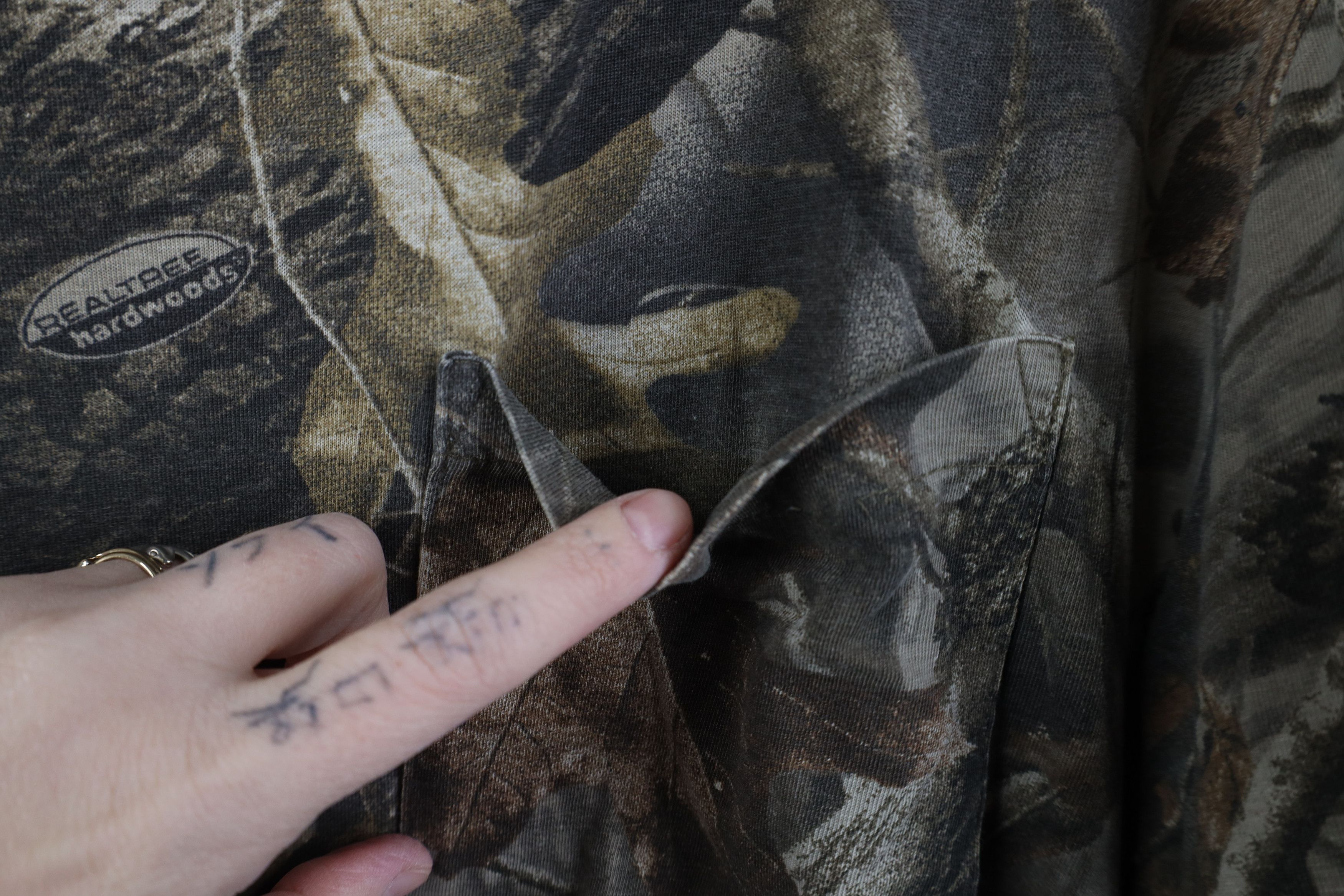 Vintage Vintage 90s Y2K Streetwear Camouflage Pocket T-Shirt Size US XL / EU 56 / 4 - 5 Thumbnail