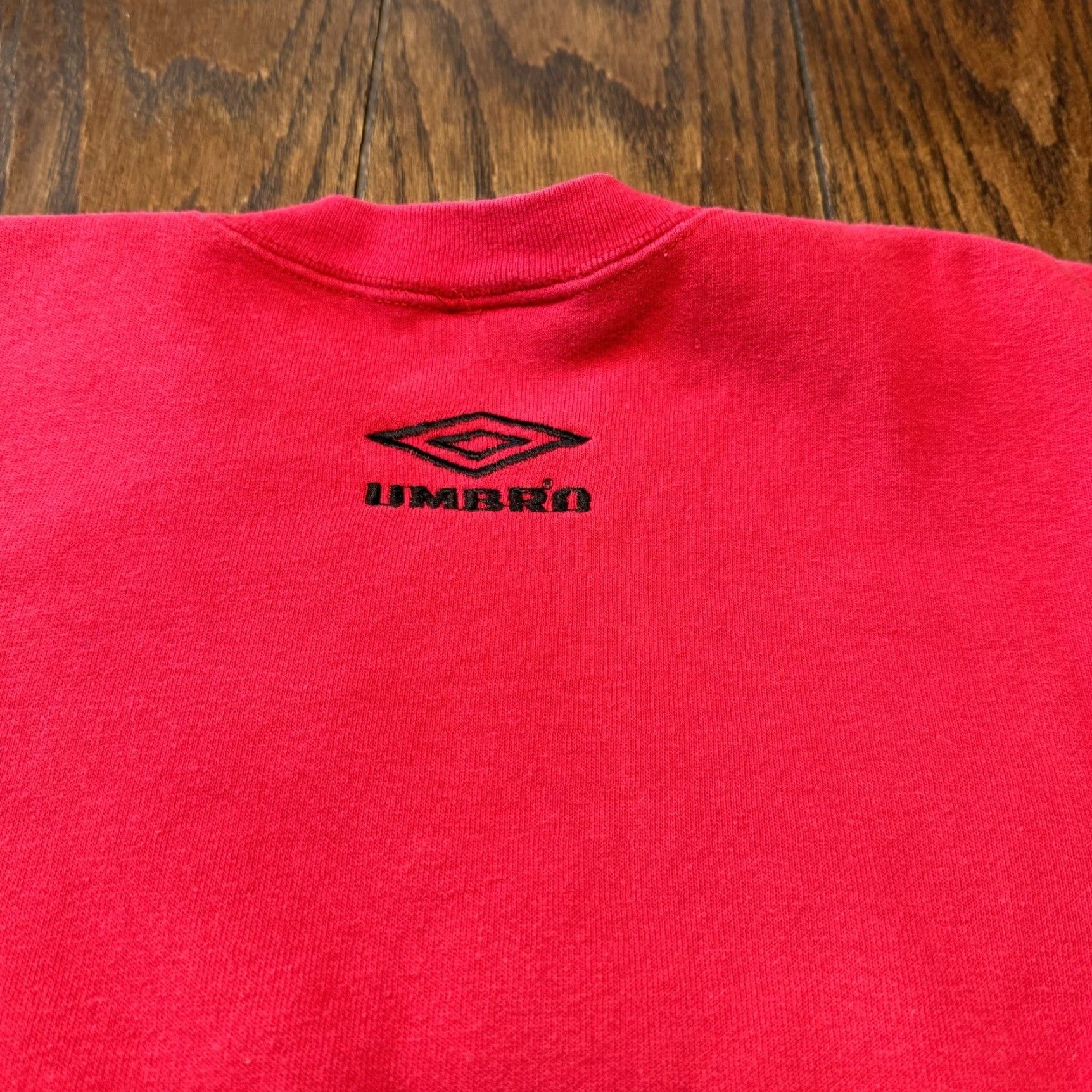 Umbro VINTAGE Umbro Sweatshirt Men Small Red 90s Crewneck Embroidered Logo Pullover Size US S / EU 44-46 / 1 - 7 Thumbnail