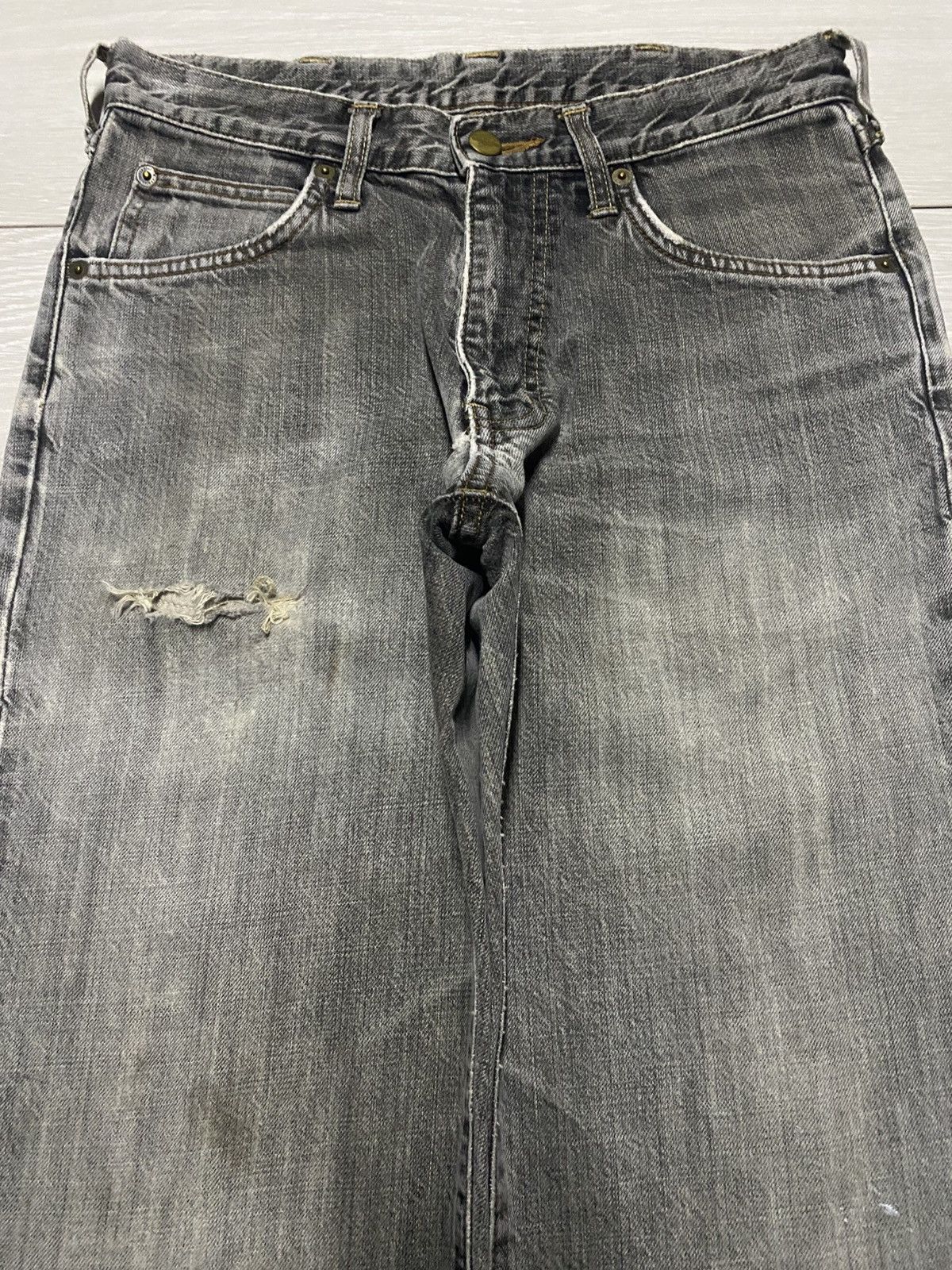 Wrangler Vintage Wrangler Faded Wash Distressed Jeans Size US 29 - 3 Thumbnail