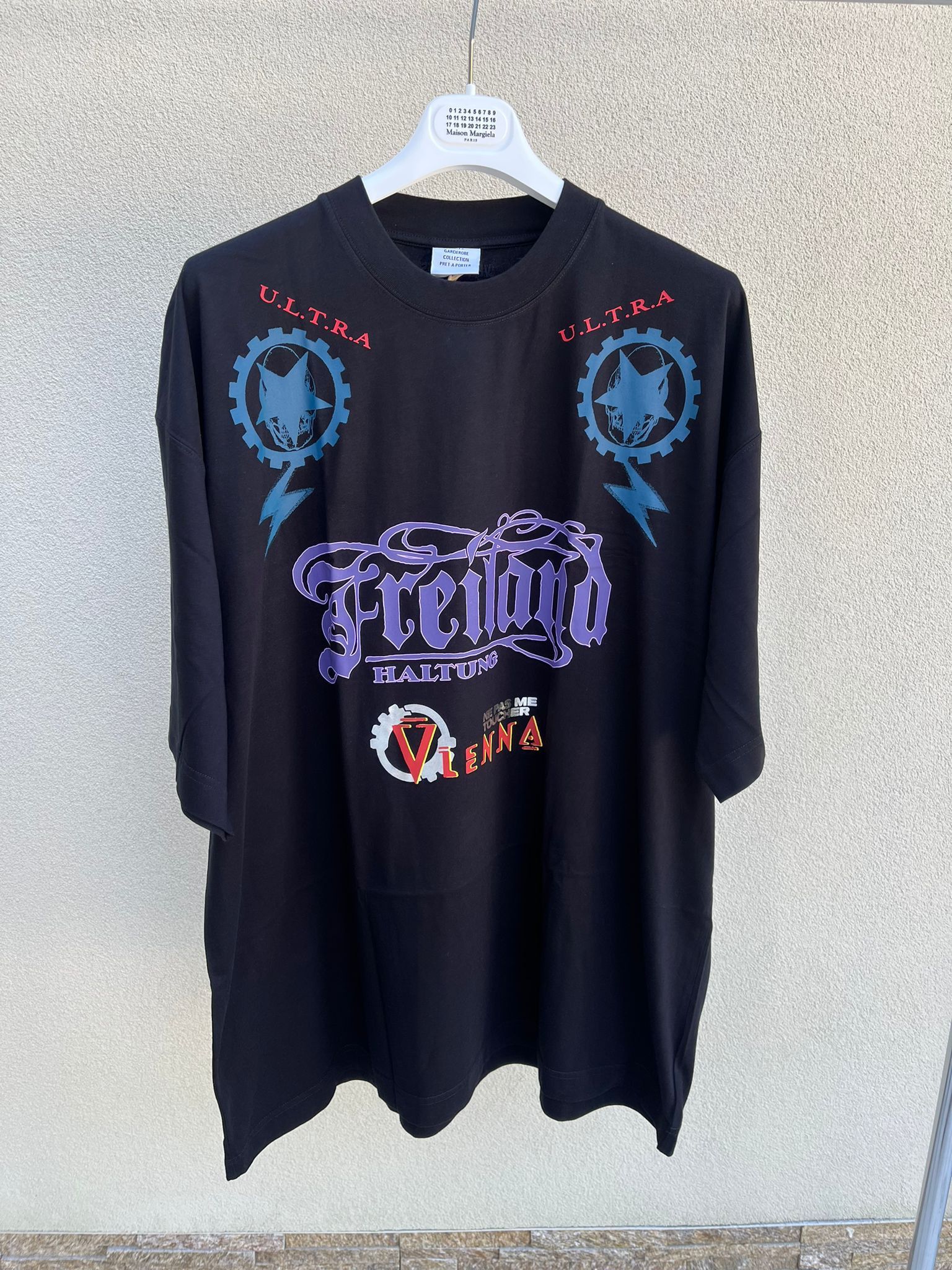 Vetements Maybe Mental T-Shirt in Black Size US XL / EU 56 / 4 - 1 Thumbnail