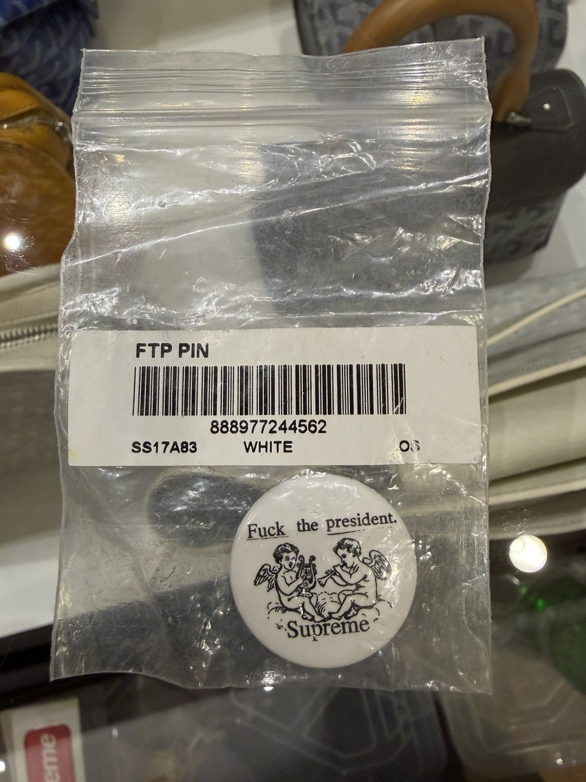 Supreme Supreme F**k The President Pin Size ONE SIZE - 2 Thumbnail