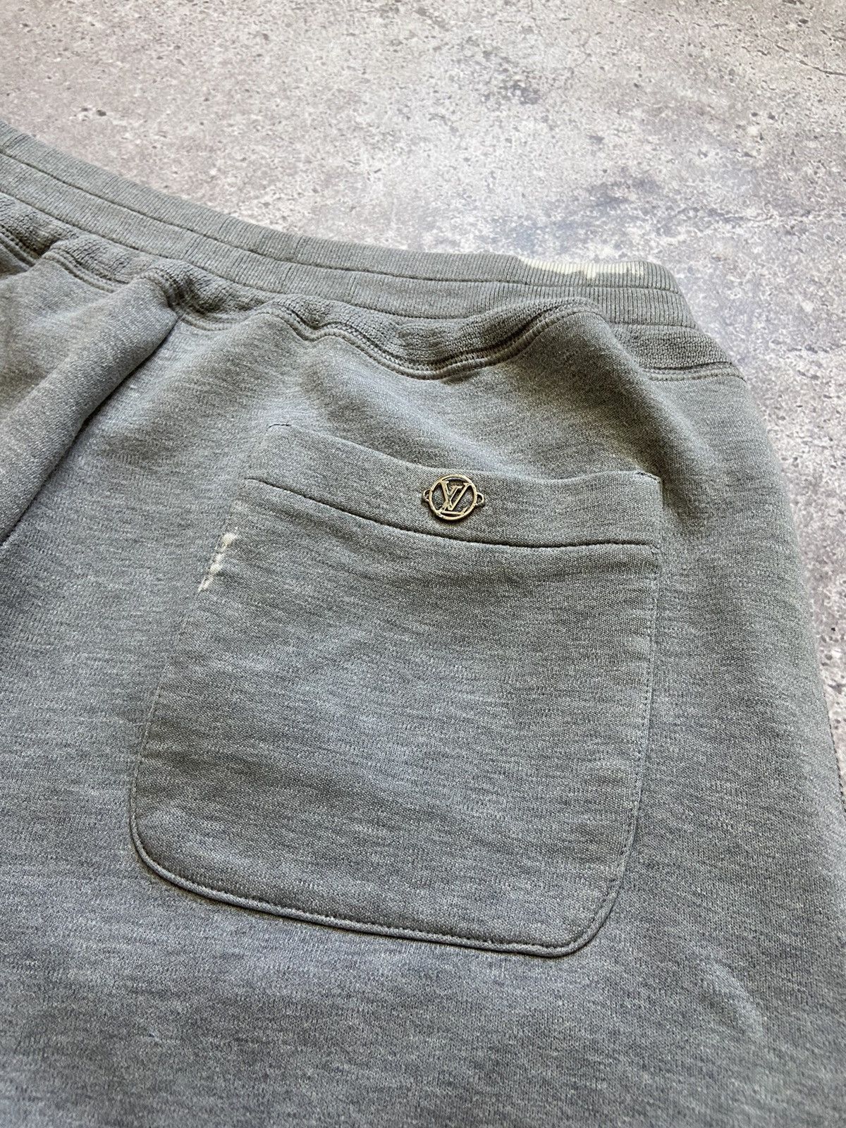 Louis Vuitton Louis Vuitton jogger sweatpants Size US 33 - 12 Thumbnail