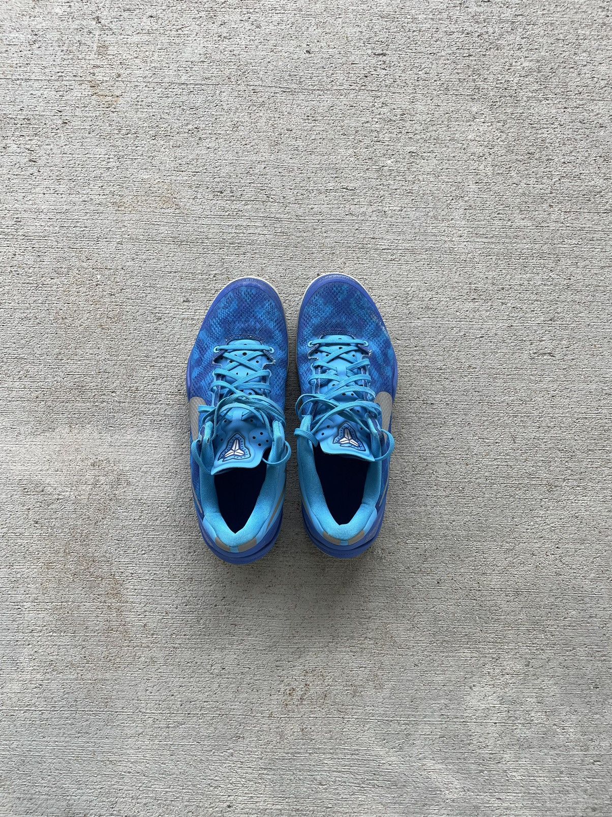 Nike *RARE* Kobe 8 Blue Glow Size US 10 / EU 43 - 2 Thumbnail