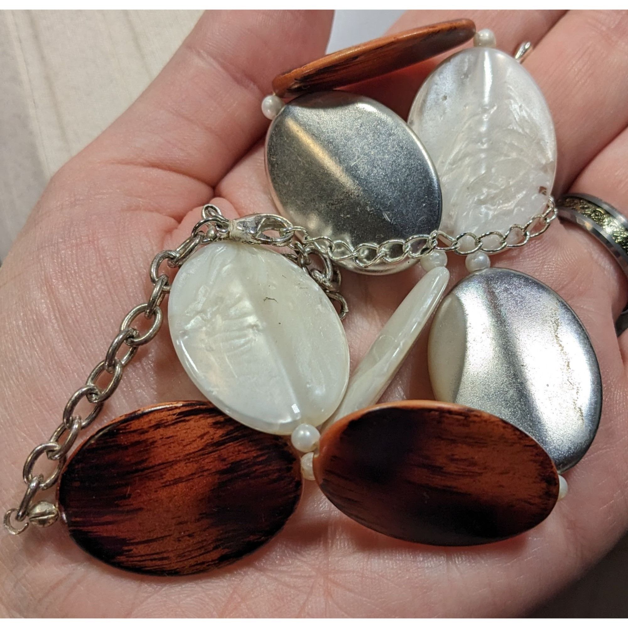 Other Retro Wood-Look Brown White And Silver Tone Beaded Necklace Size ONE SIZE - 5 Thumbnail