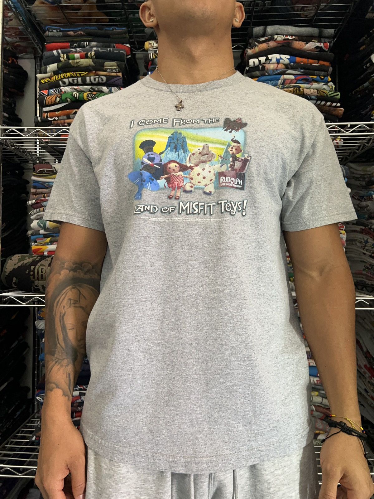 Universal Studios 90s Rudolph: Island of Misfit Toys Promo Tee Size US L / EU 52-54 / 3 - 2 Thumbnail