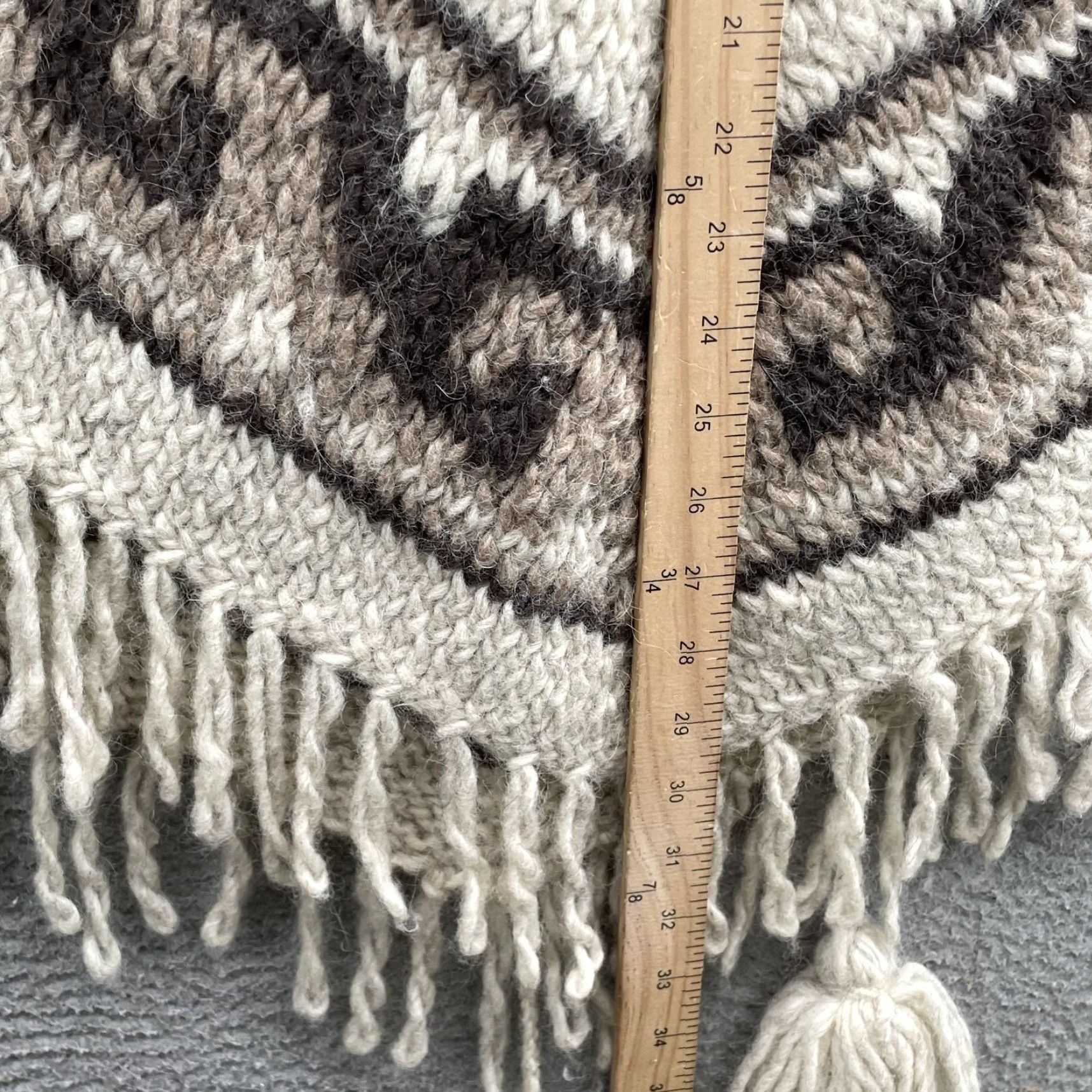 Vintage VINTAGE Artisinal Poncho Sweater Womens OSFA Beige Chunky Hand Knit Minimalist 90's Boho Geometric Pullover Size ONE SIZE - 5 Thumbnail