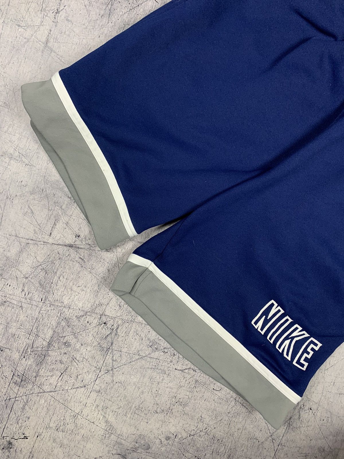 Nike Vintage Nike Retro Basketball Shorts 90’s Top Size M Blue Size US 32 / EU 48 - 3 Thumbnail