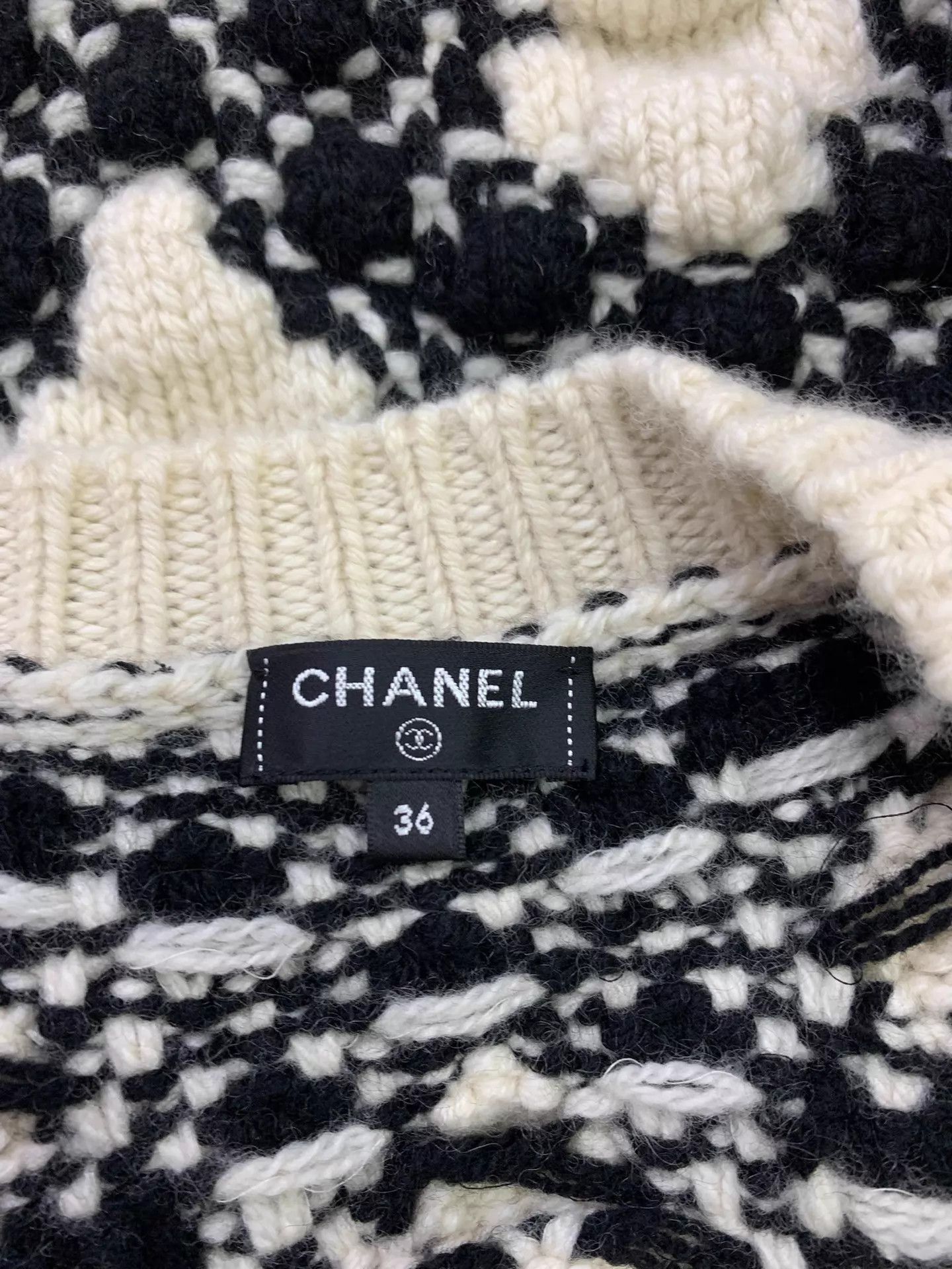 Chanel CHANEL B&W Colorblock Floral Knit Vest Cardigans Women's Size XS / US 0-2 / IT 36-38 - 4 Thumbnail