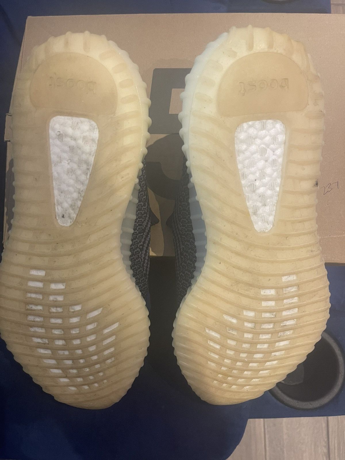 Yeezy Yeezy 350 carbon Size US 10.5 / EU 43-44 - 5 Thumbnail