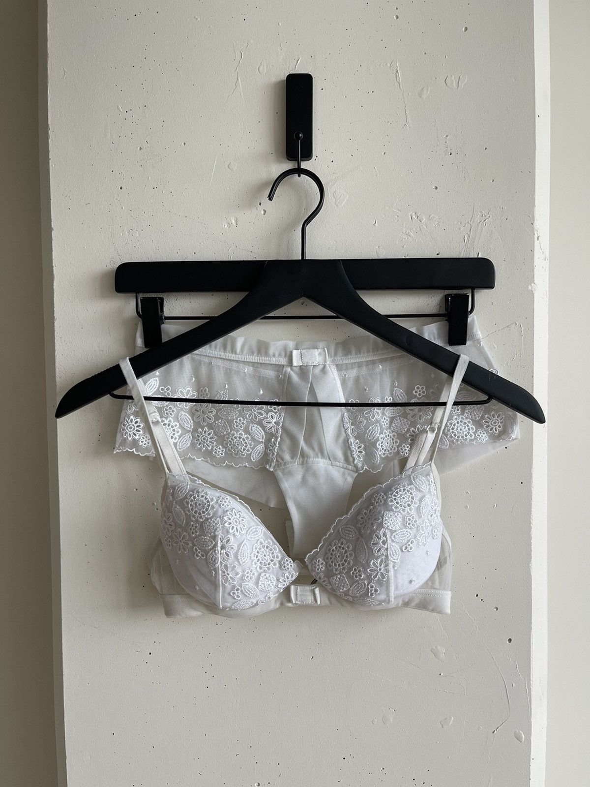 image of La Perla Glamour Bra And Panty Lingerie Set in White, Women's