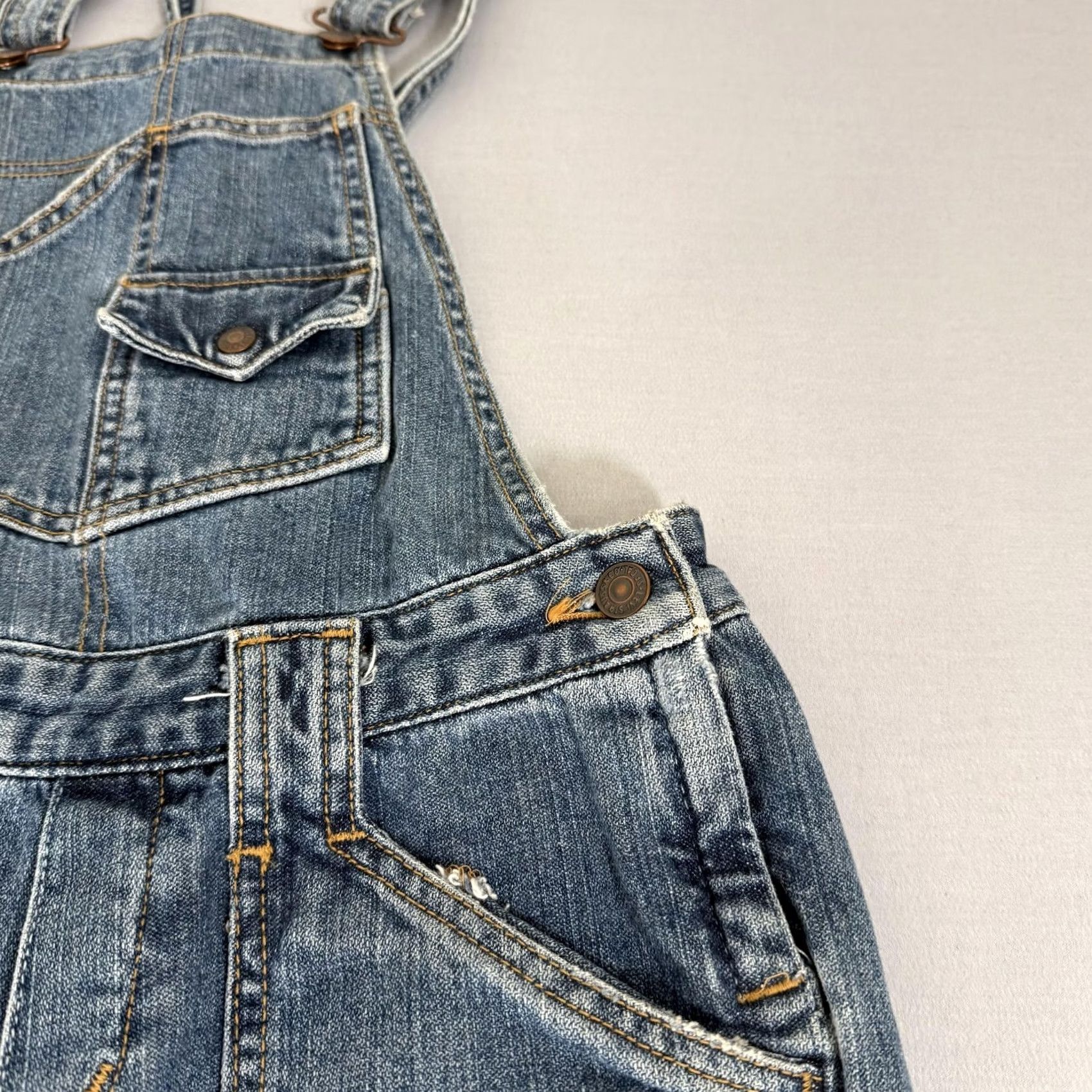 Levi's VINTAGE Levi's Overalls Womens 5 Blue Superlow Denim Jean Bootcut Flare Pants Y2K Size 27" / US 4 / IT 40 - 4 Thumbnail