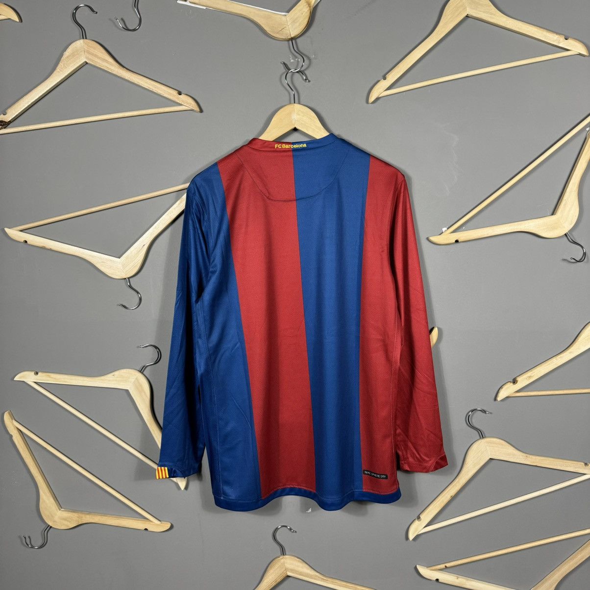 Vintage Vintage 2005/06 Barcelona Blokcore Fan Soccer Jersey Size US L / EU 52-54 / 3 - 6 Thumbnail
