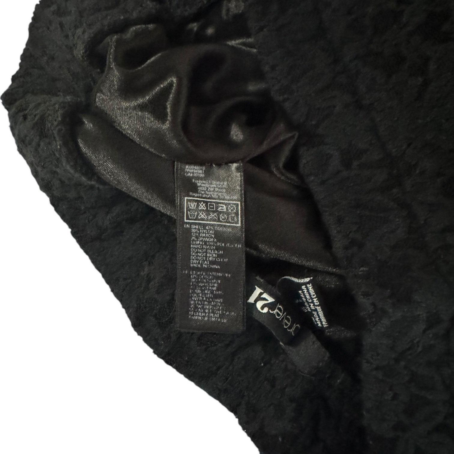 Forever 21 Forever 21 Women’s Black Lace Pencil Skirt – Small Size 26" / US 2 / IT 38 - 3 Thumbnail
