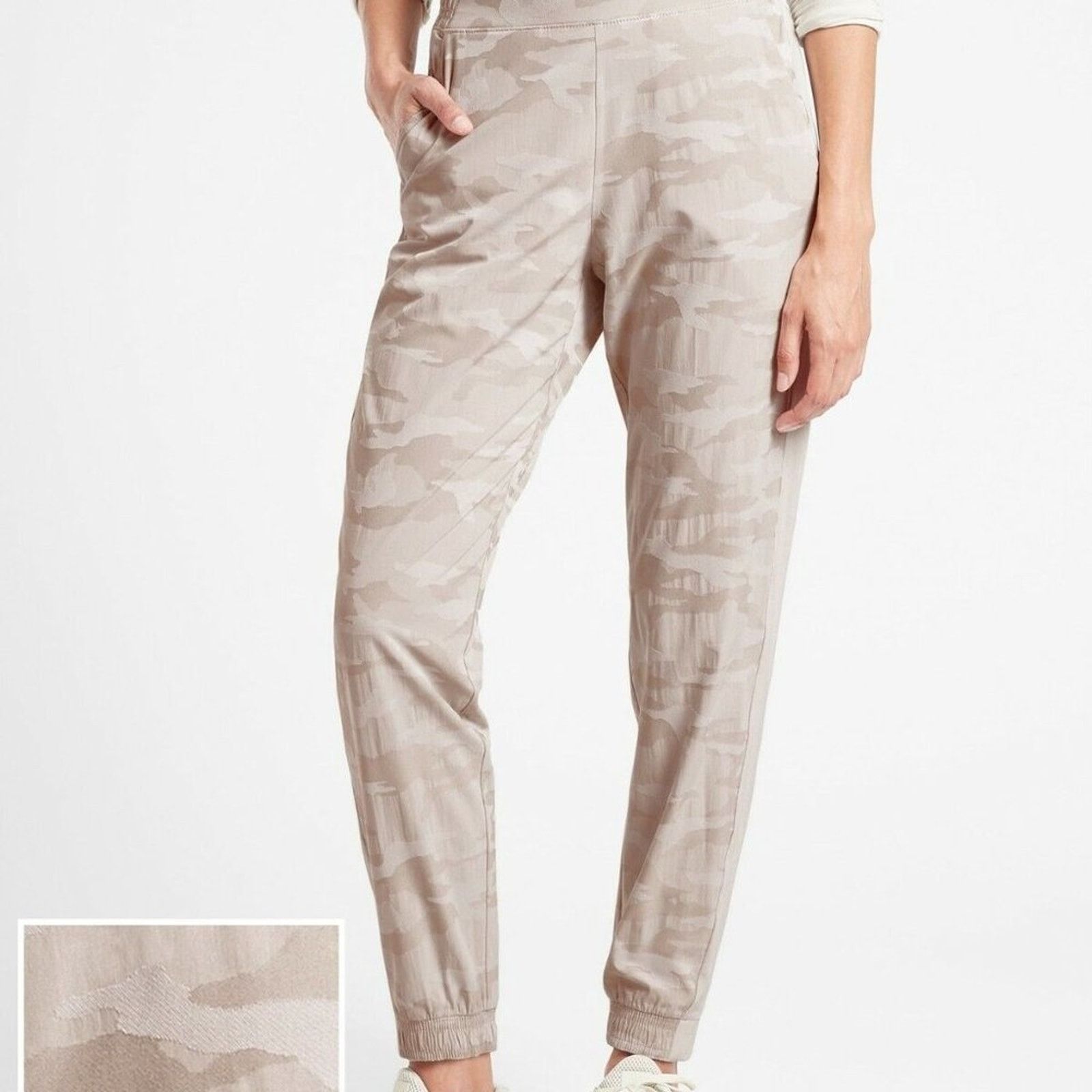 Athleta NWT Athleta Brooklyn Camo Jogger Pants Womens Size 26 Beige Size 42" / US 20 - 2 Thumbnail
