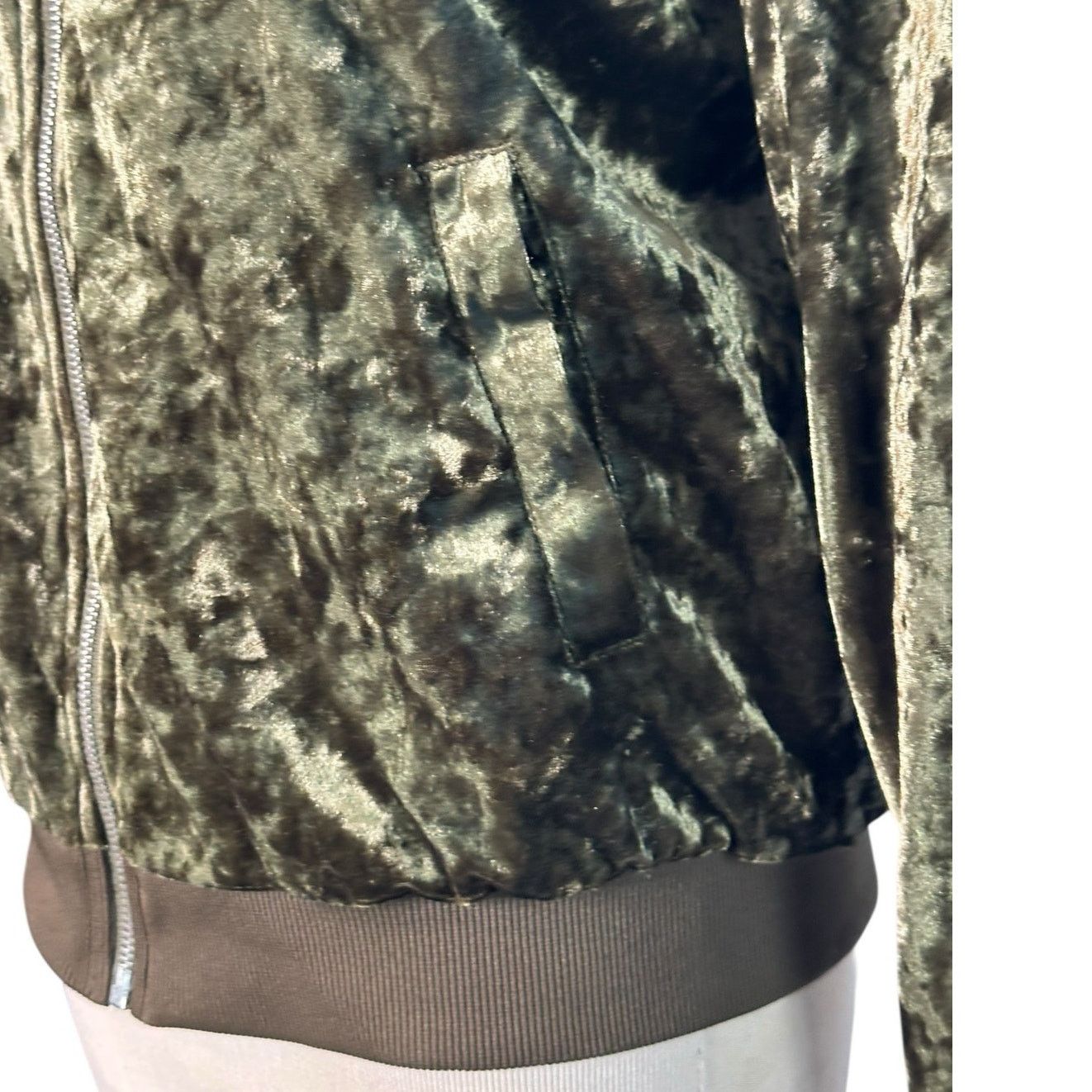 Forever 21 Forever 21 green velvet full zipper jacket size Small Size S / US 4 / IT 40 - 8 Thumbnail