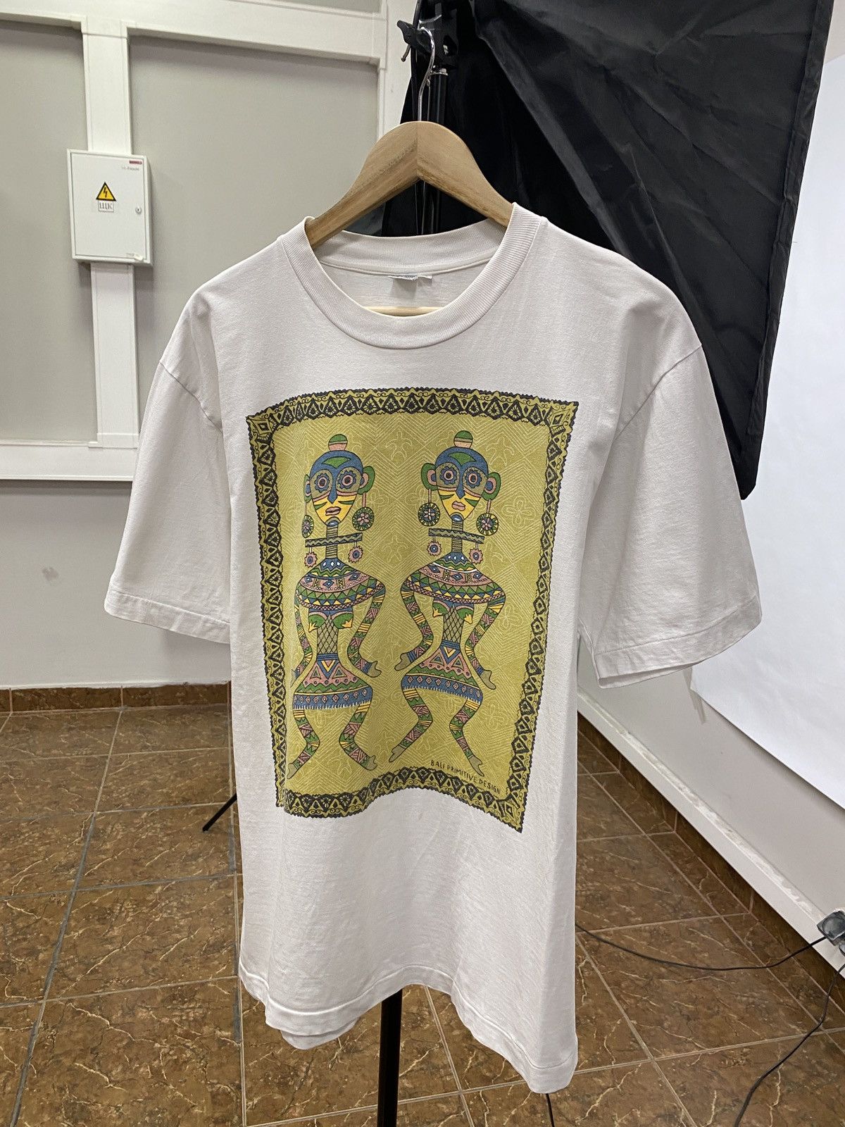 Designer 🇮🇩 Vintage 90s Bali Primitive Design Dance T-Shirt Rare Retro Size US XL / EU 56 / 4 - 1 Thumbnail