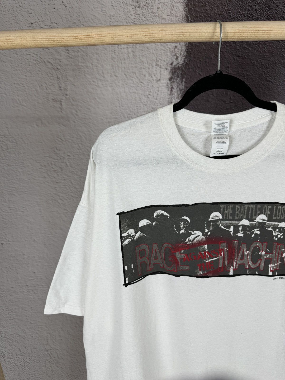 Band Tees Rage Against the Machine 2017 the battle of Los Angeles tee Size US XXL / EU 58 / 5 - 3 Thumbnail
