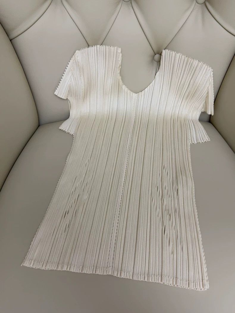 Issey Miyake Issey Miyake size:3 Off-white pleated short-sleeved shirt Size S / US 4 / IT 40 - 1 Thumbnail
