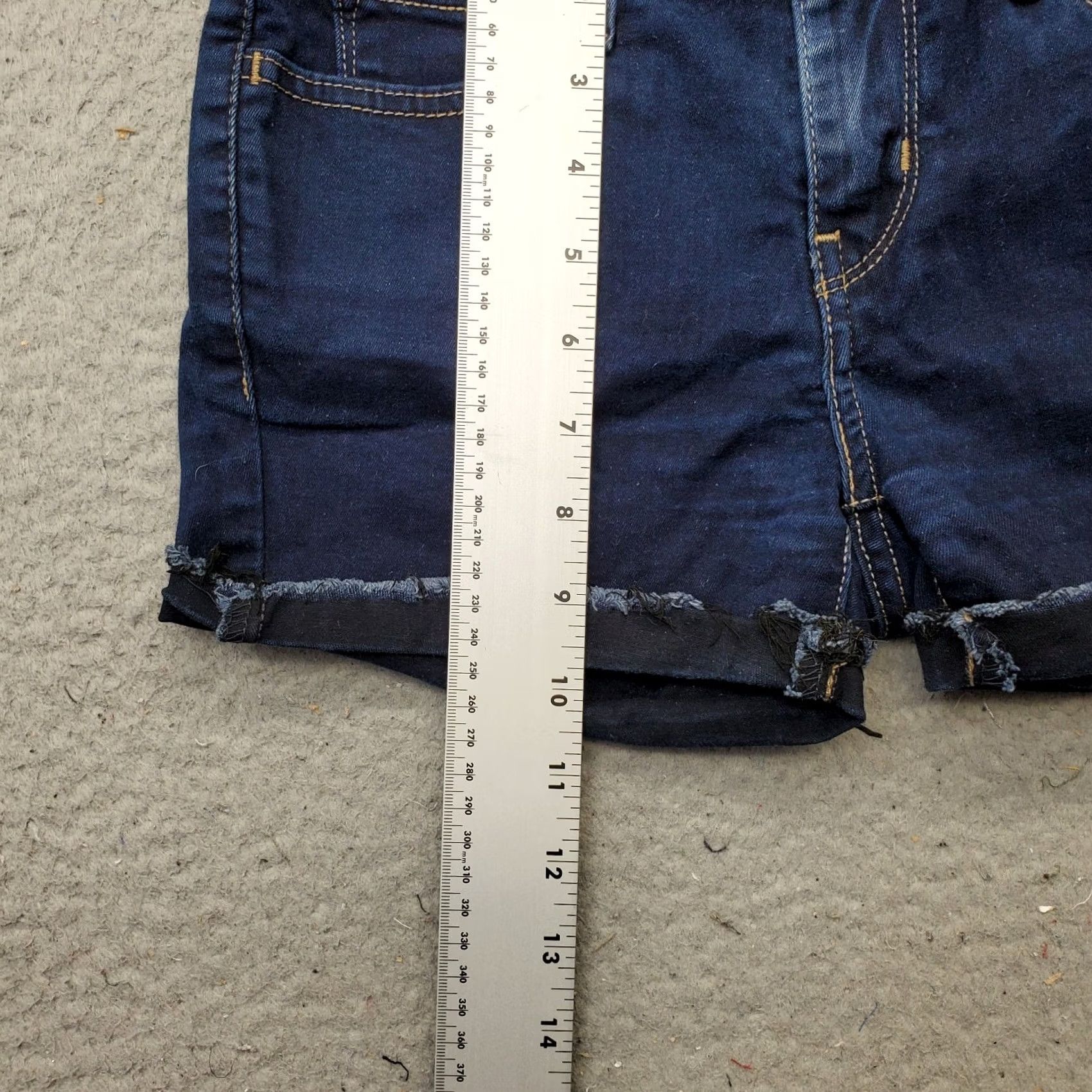 Levi's Levi's 710 Women 26 Shorts Blue Denim Medium Wash Cuffed Red Tab 2.75 Inseam 5-Pocket Denim Pocket Regular Fit Casual Summer Spring Womens Size 26 Size 26" / US 2 / IT 38 - 3 Thumbnail