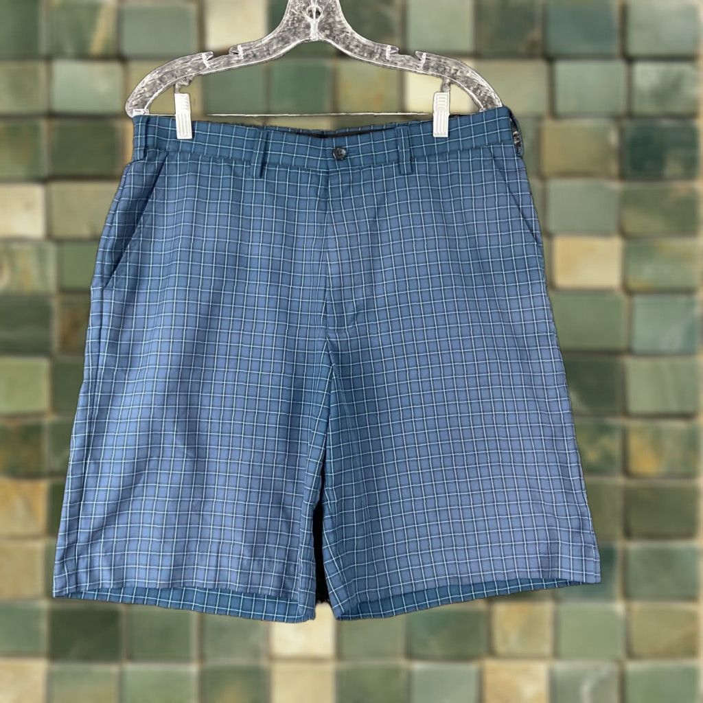Izod IZOD Golf Blue Plaid Shorts Men’s 33 Size US 33 - 1 Thumbnail