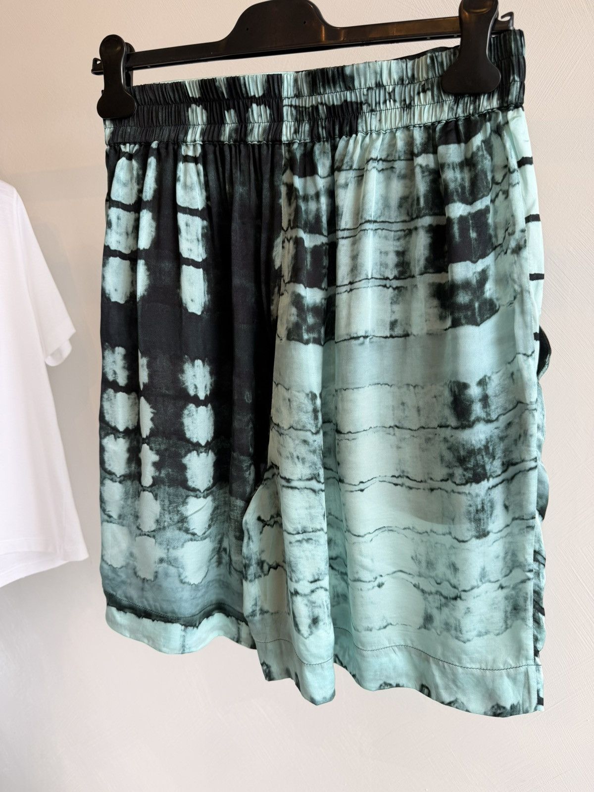 Other DELOS Printed Shorts Black Turquoise Shibori Tie Dye Size S Size 30" / US 8 / IT 44 - 6 Thumbnail