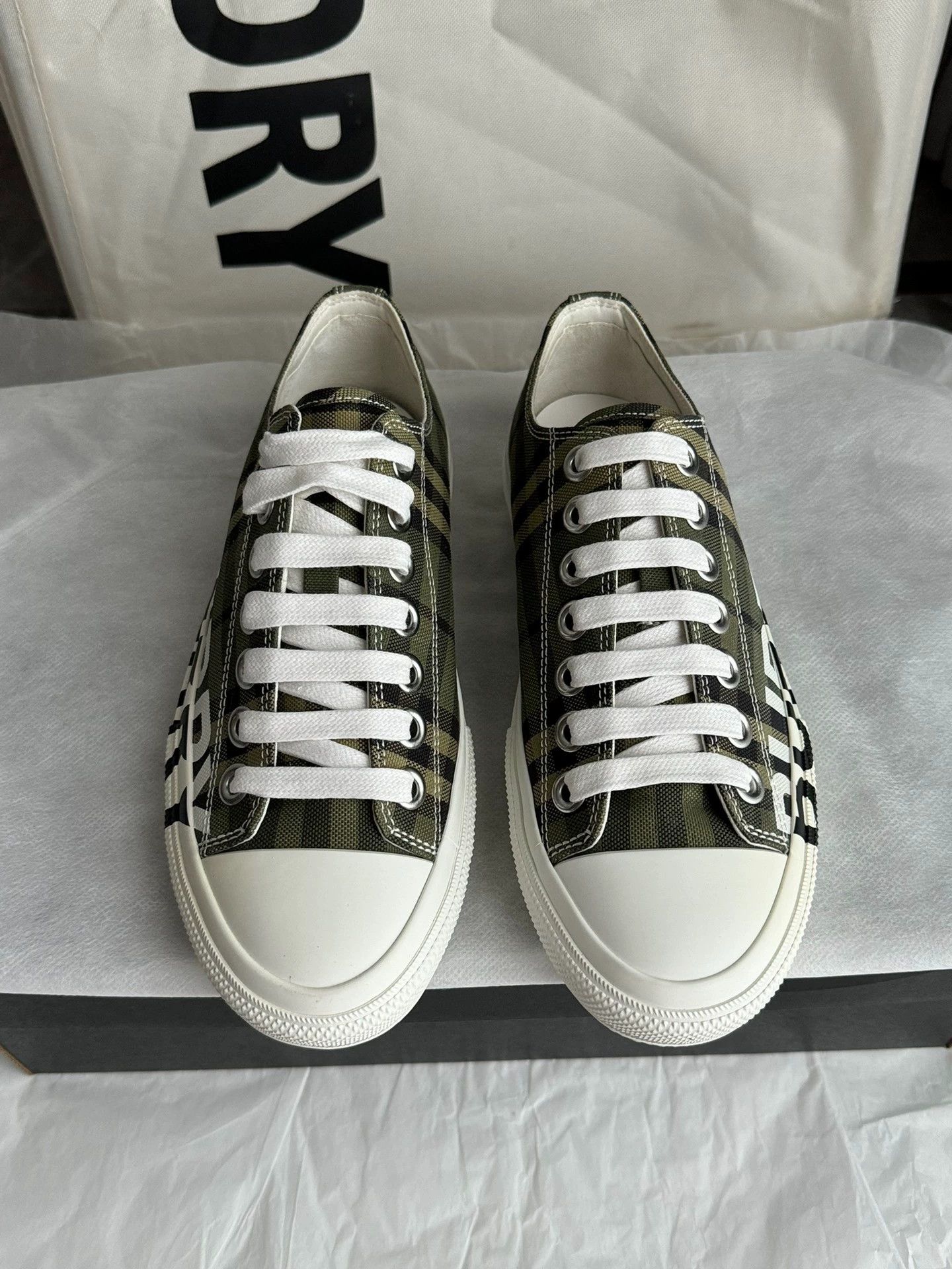Burberry Burberry Vintage Check Military Green Sneakers Size 35 Size US 4.5 / IT 34.5 - 2 Thumbnail