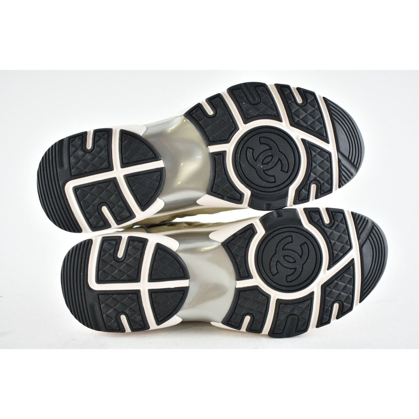 Chanel 21B White CC Logo Tie Flat Runner Trainer Sneaker 40 Size US 10 / IT 40 - 11 Thumbnail
