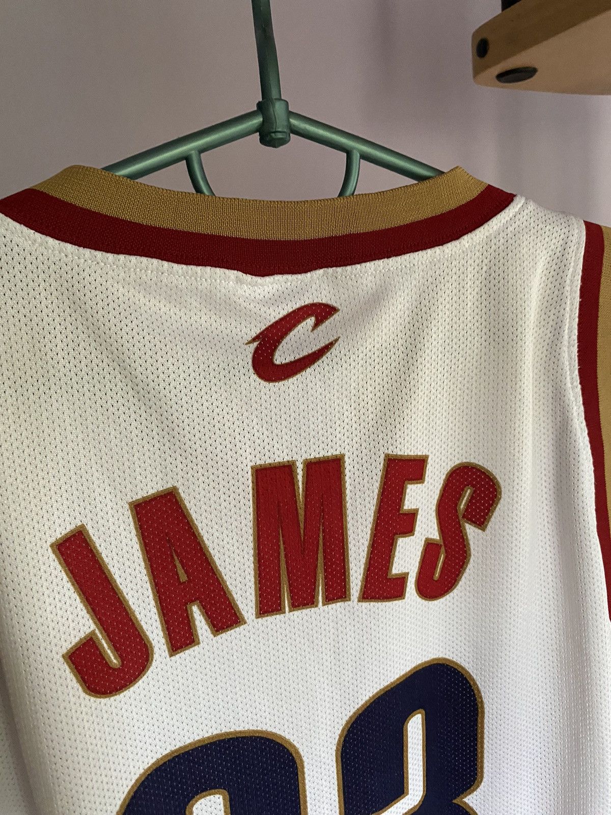 Champion × NBA × Vintage LeBron James Cleveland Cavaliers Jersey 23 Champion NBA Cavs Size US XL / EU 56 / 4 - 3 Thumbnail