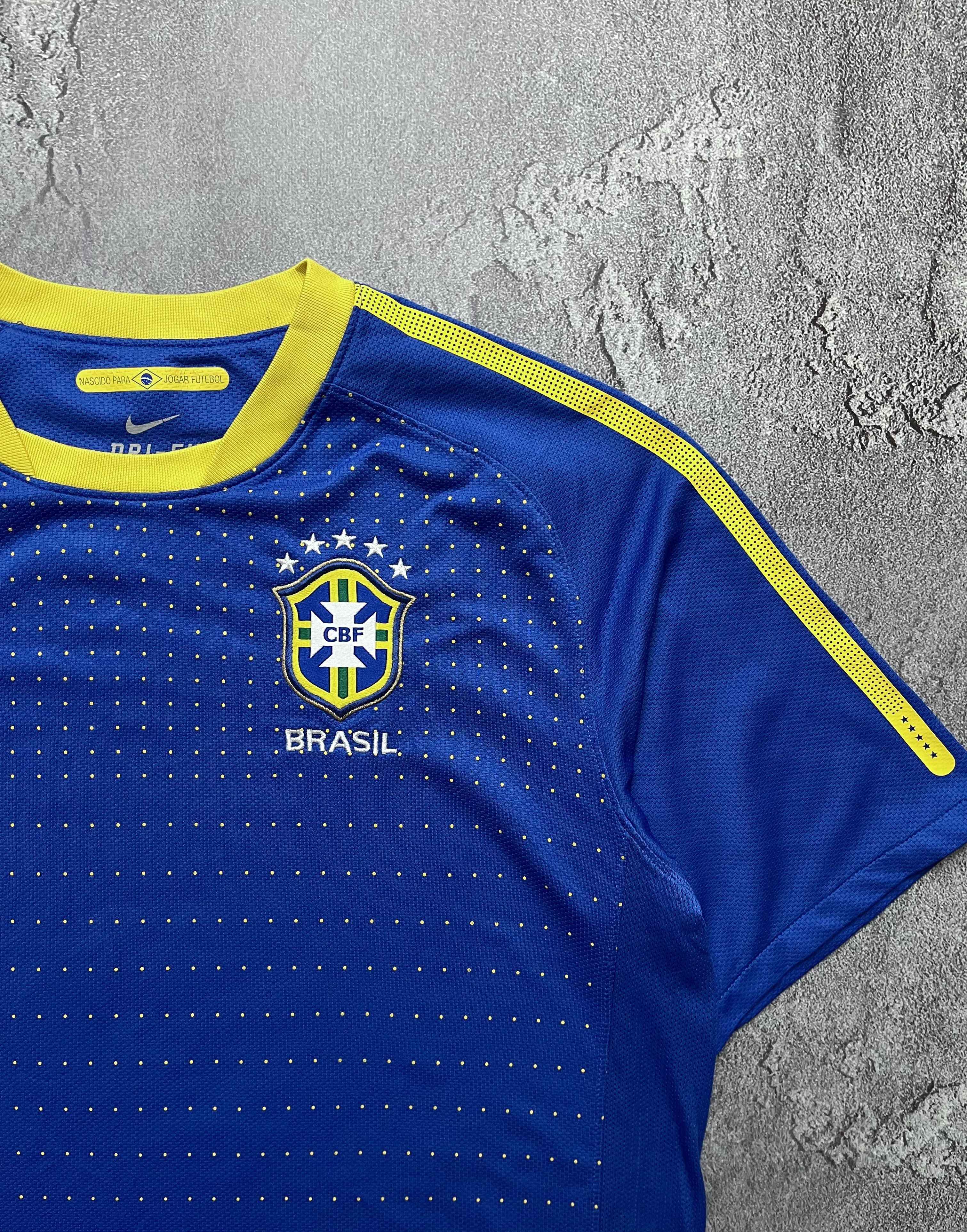 Nike Nike Brazil 2010 2011 Football Shirt Tee Jersey Soccer L Size US L / EU 52-54 / 3 - 2 Thumbnail